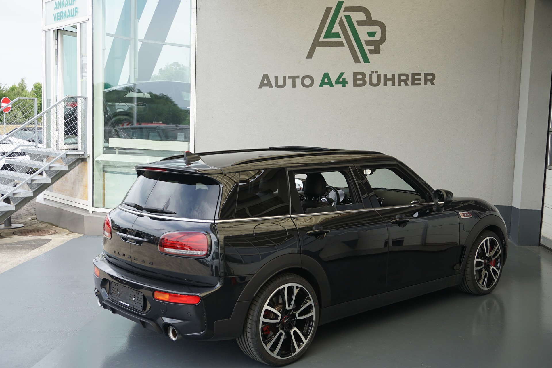 MINI Clubman Cooper JCW ALL4 306PS Automat-image-8