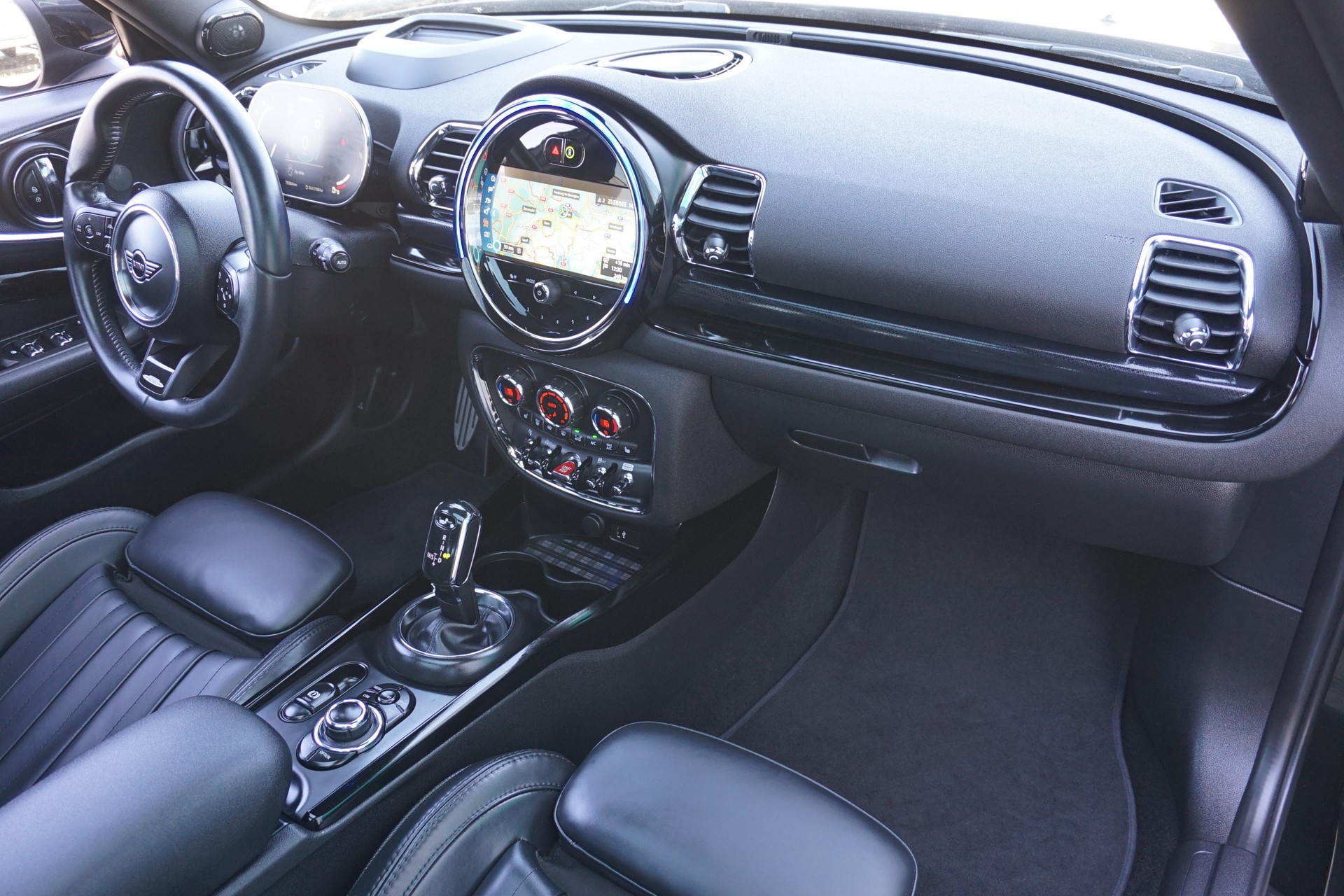 MINI Clubman Cooper JCW ALL4 306PS Automat-image-23