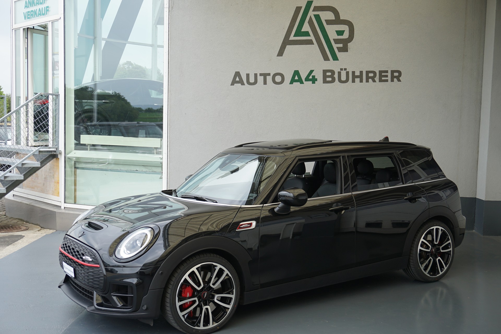 MINI Clubman Cooper JCW ALL4 306PS Automat-image-4