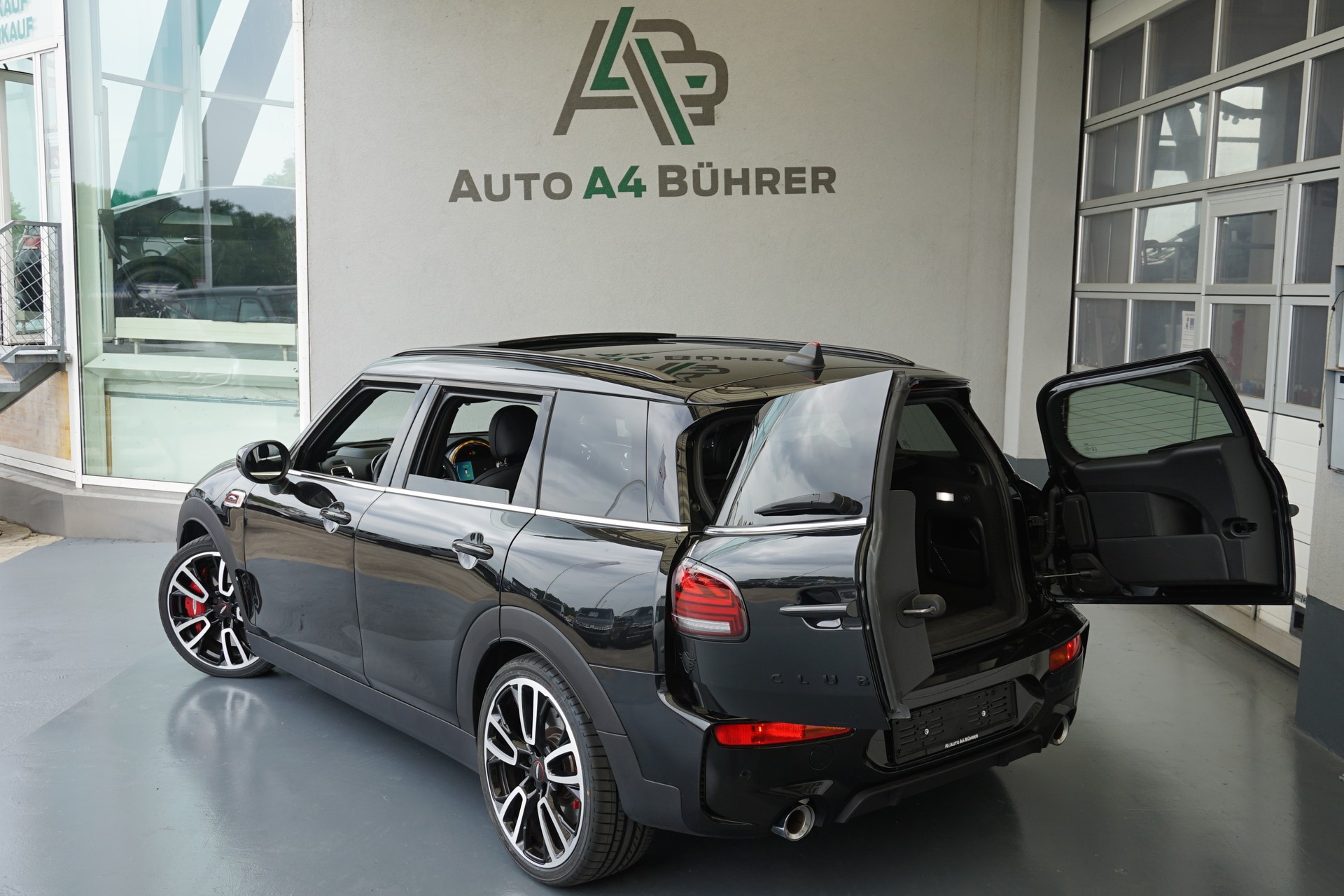 MINI Clubman Cooper JCW ALL4 306PS Automat-image-7