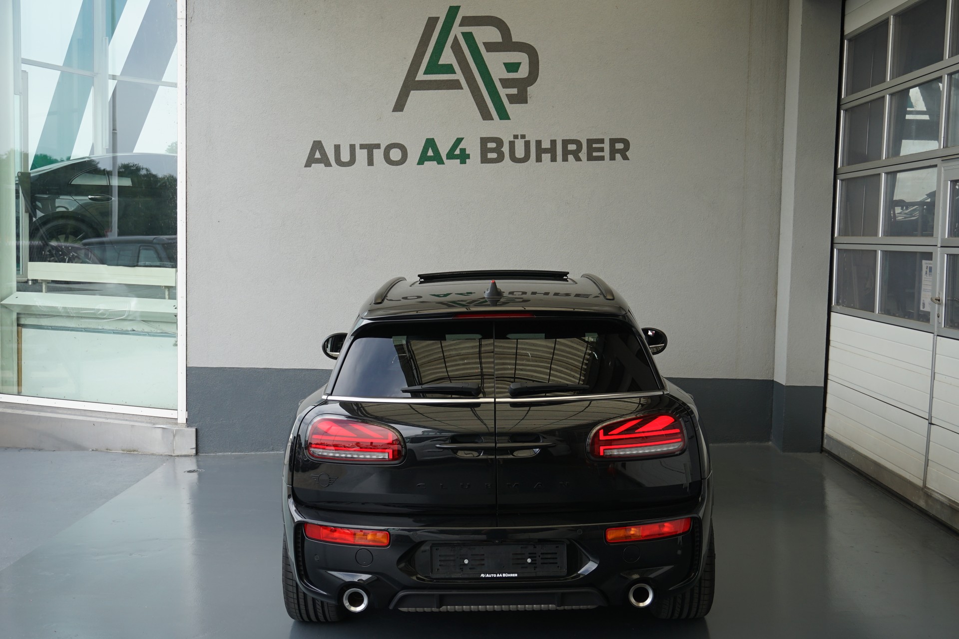 MINI Clubman Cooper JCW ALL4 306PS Automat-image-12