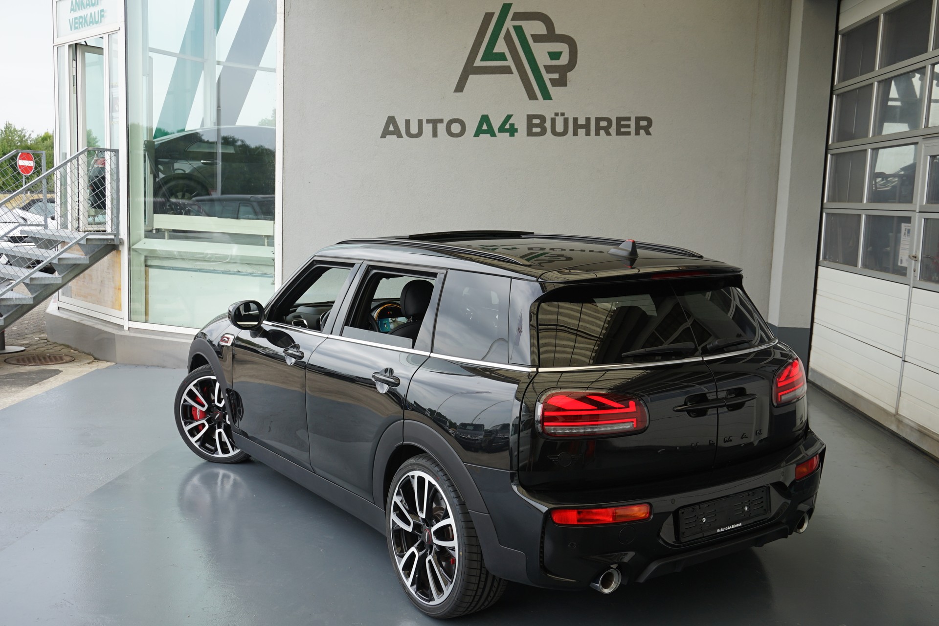 MINI Clubman Cooper JCW ALL4 306PS Automat-image-6