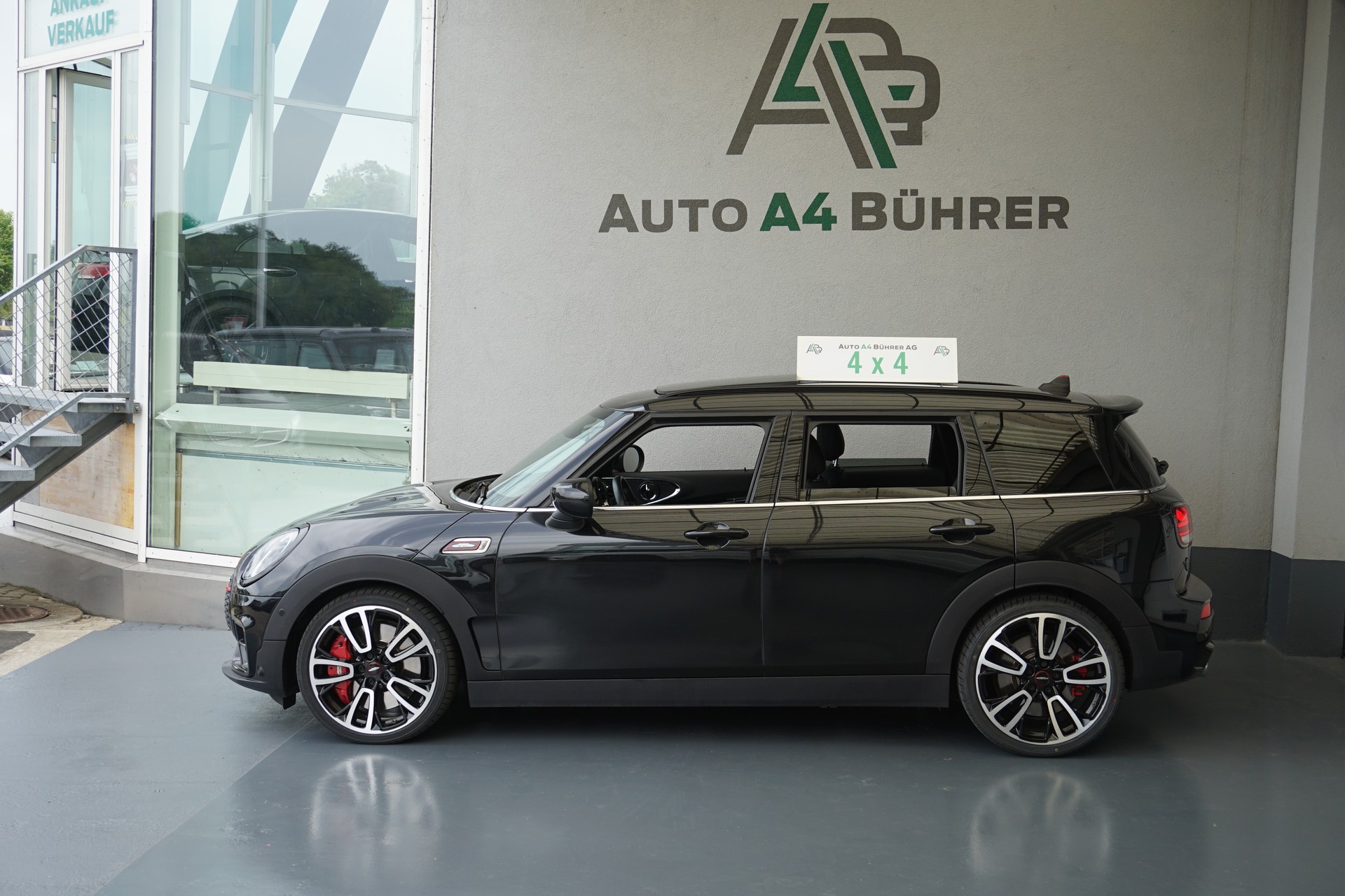 MINI Clubman Cooper JCW ALL4 306PS Automat-showroom-element-1