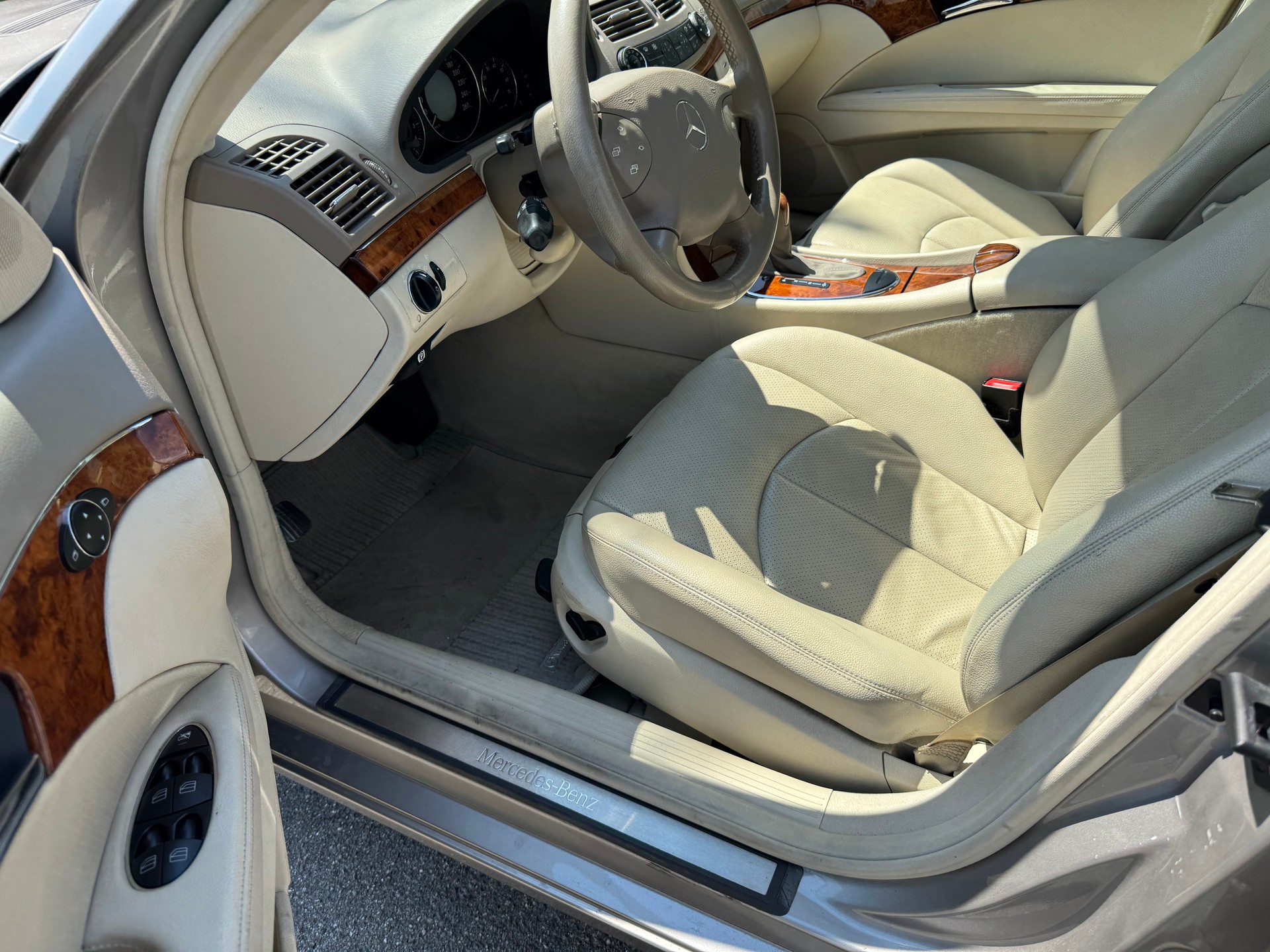 MERCEDES-BENZ E 200 Kompressor Elégance-image-8