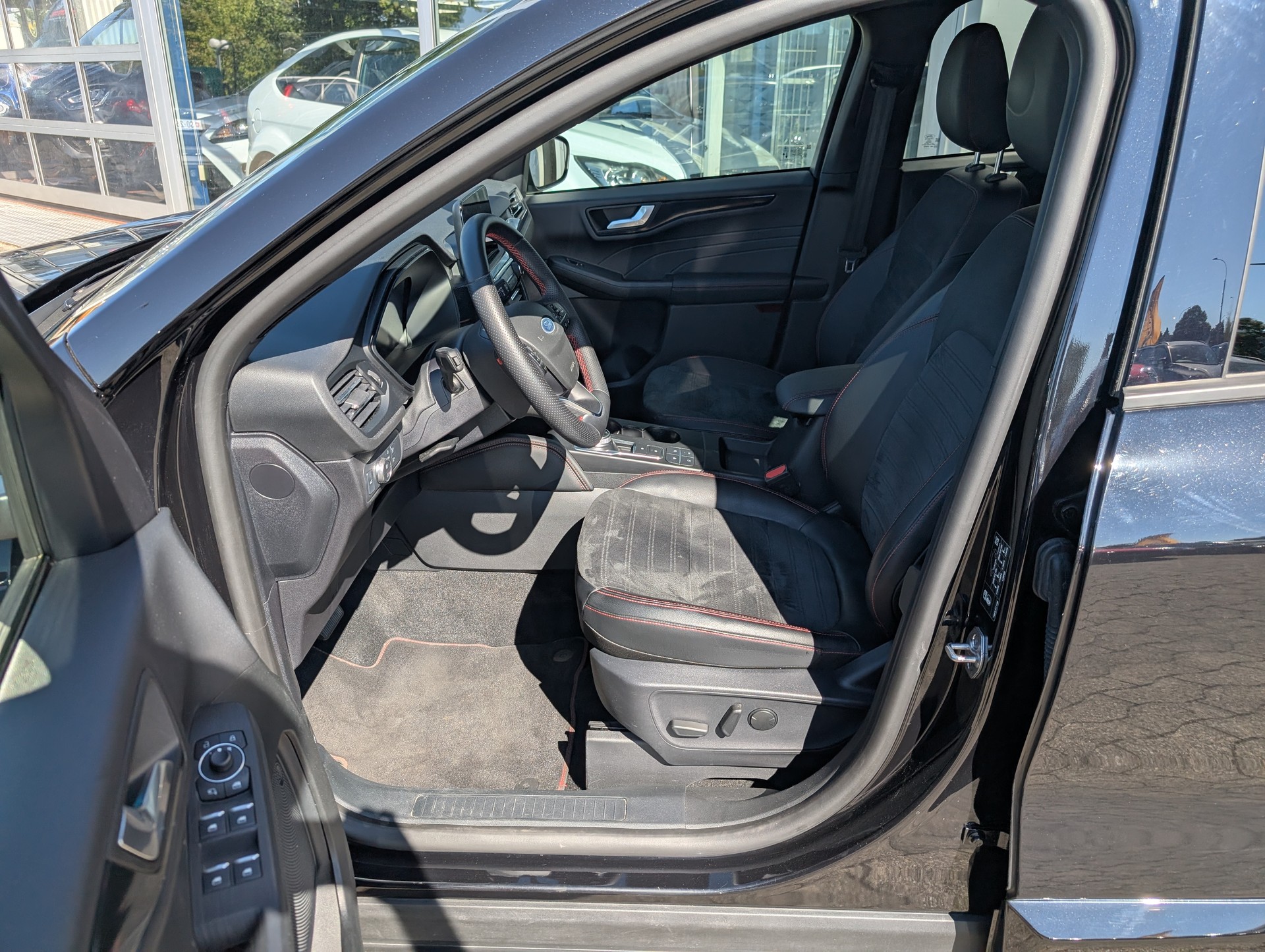 FORD Kuga 2.5 FHEV ST-Line X 4WD-image-2