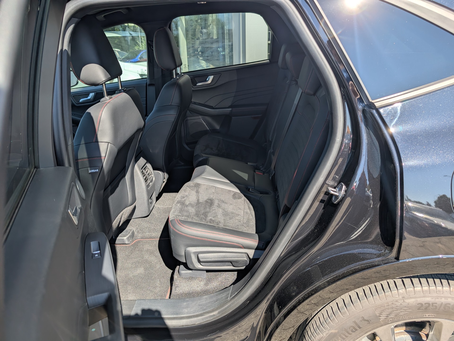 FORD Kuga 2.5 FHEV ST-Line X 4WD-image-6