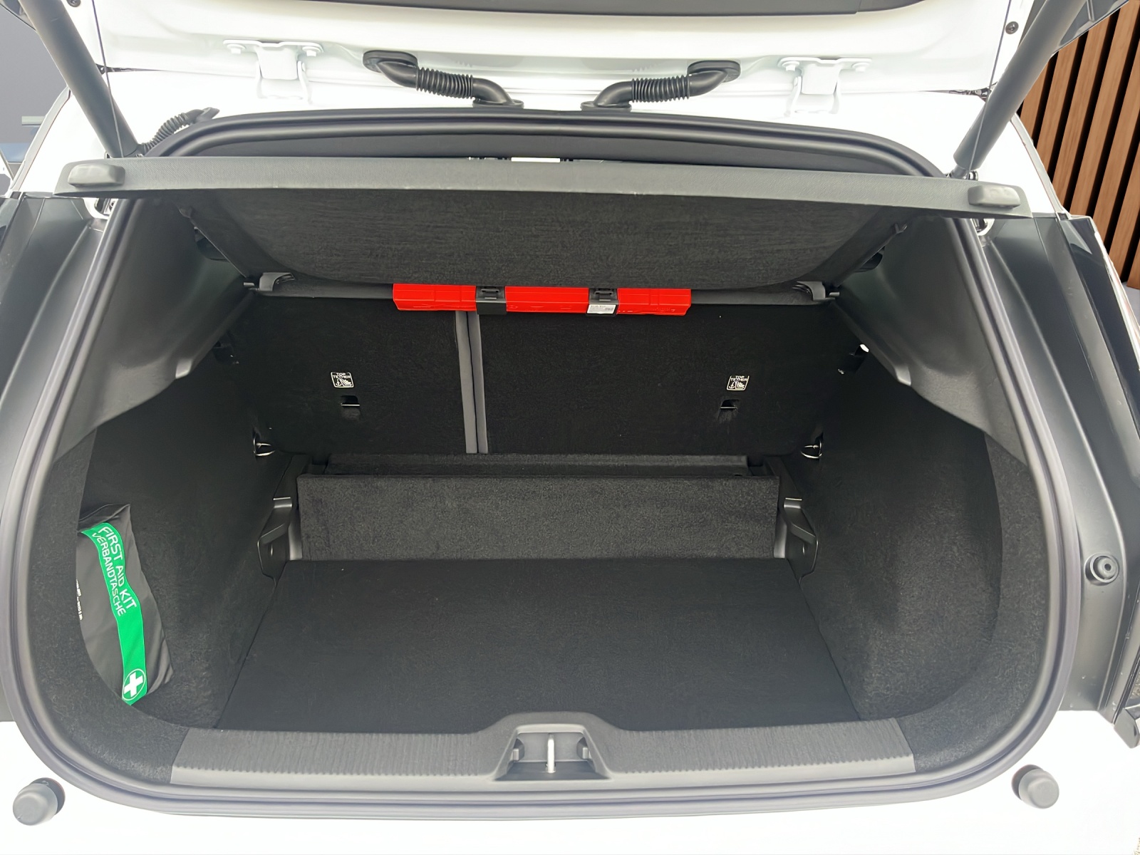 VOLVO EX30 E60 Twin Ultra Performance AWD-image-16