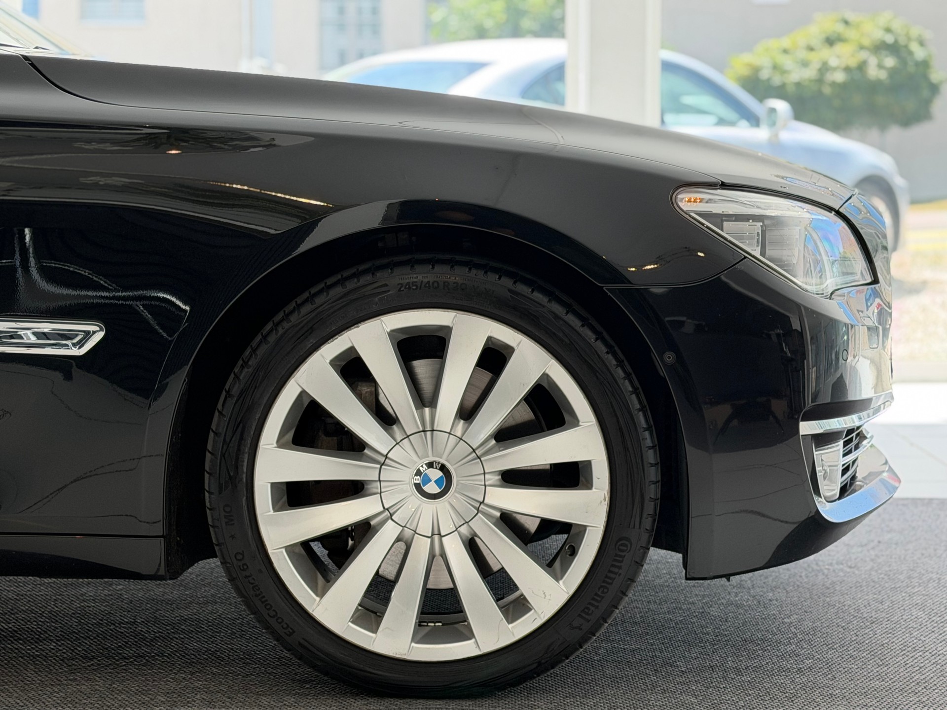 BMW 750Li xDrive individual **Vollausstattung**Frisch ab MFK**-image-4