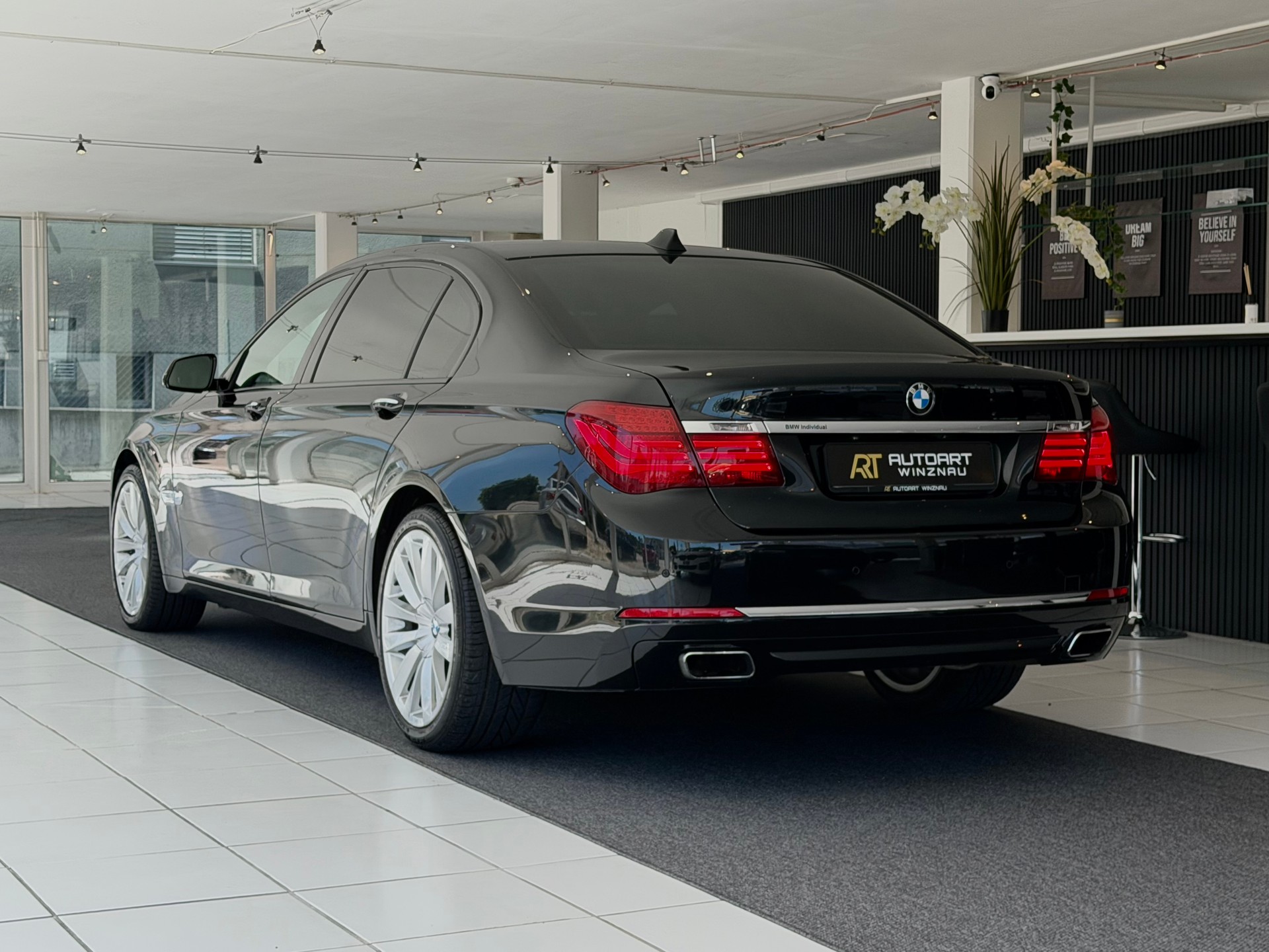 BMW 750Li xDrive individual **Vollausstattung**Frisch ab MFK**-image-8