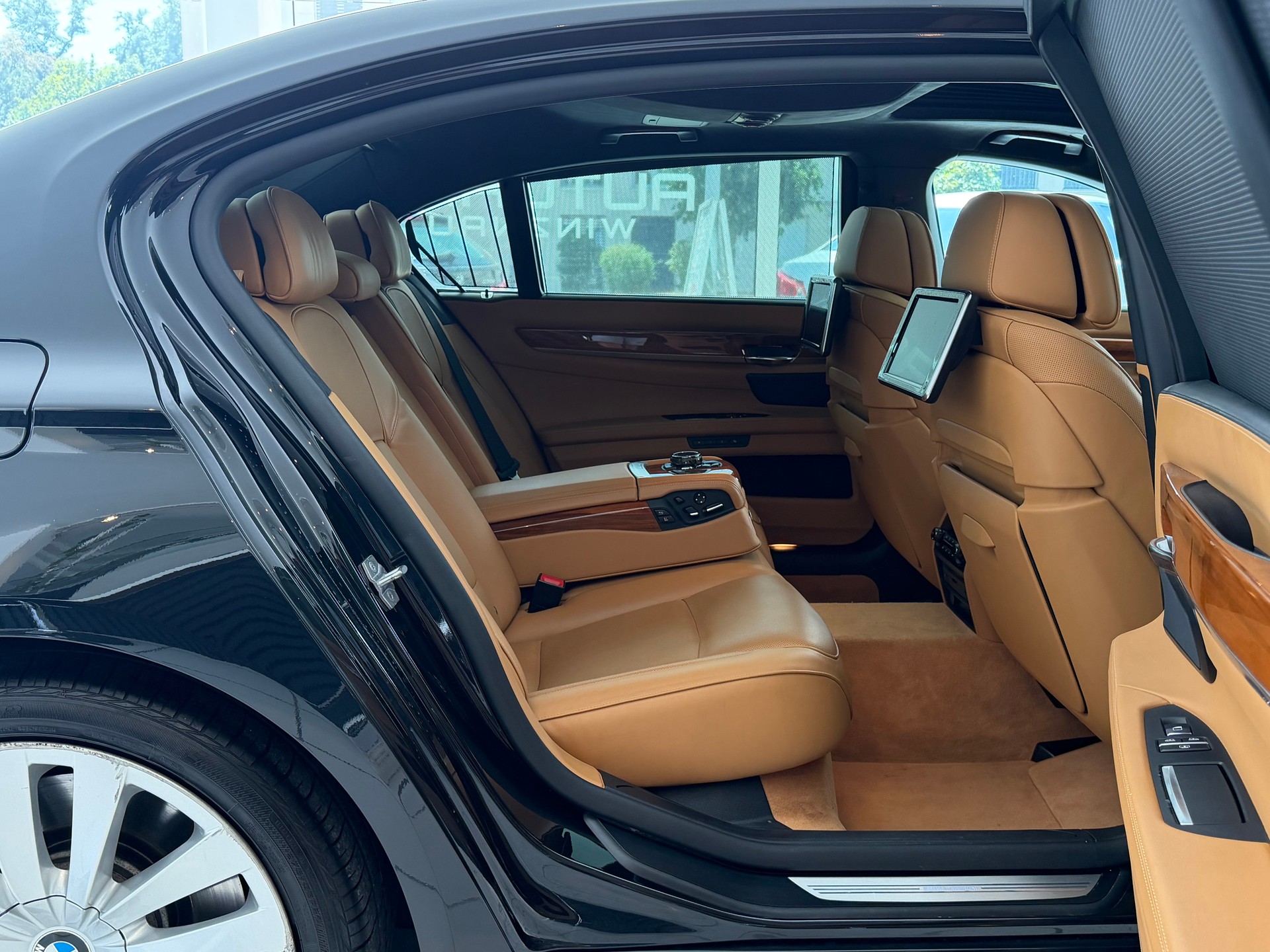 BMW 750Li xDrive individual **Vollausstattung**Frisch ab MFK**-image-22