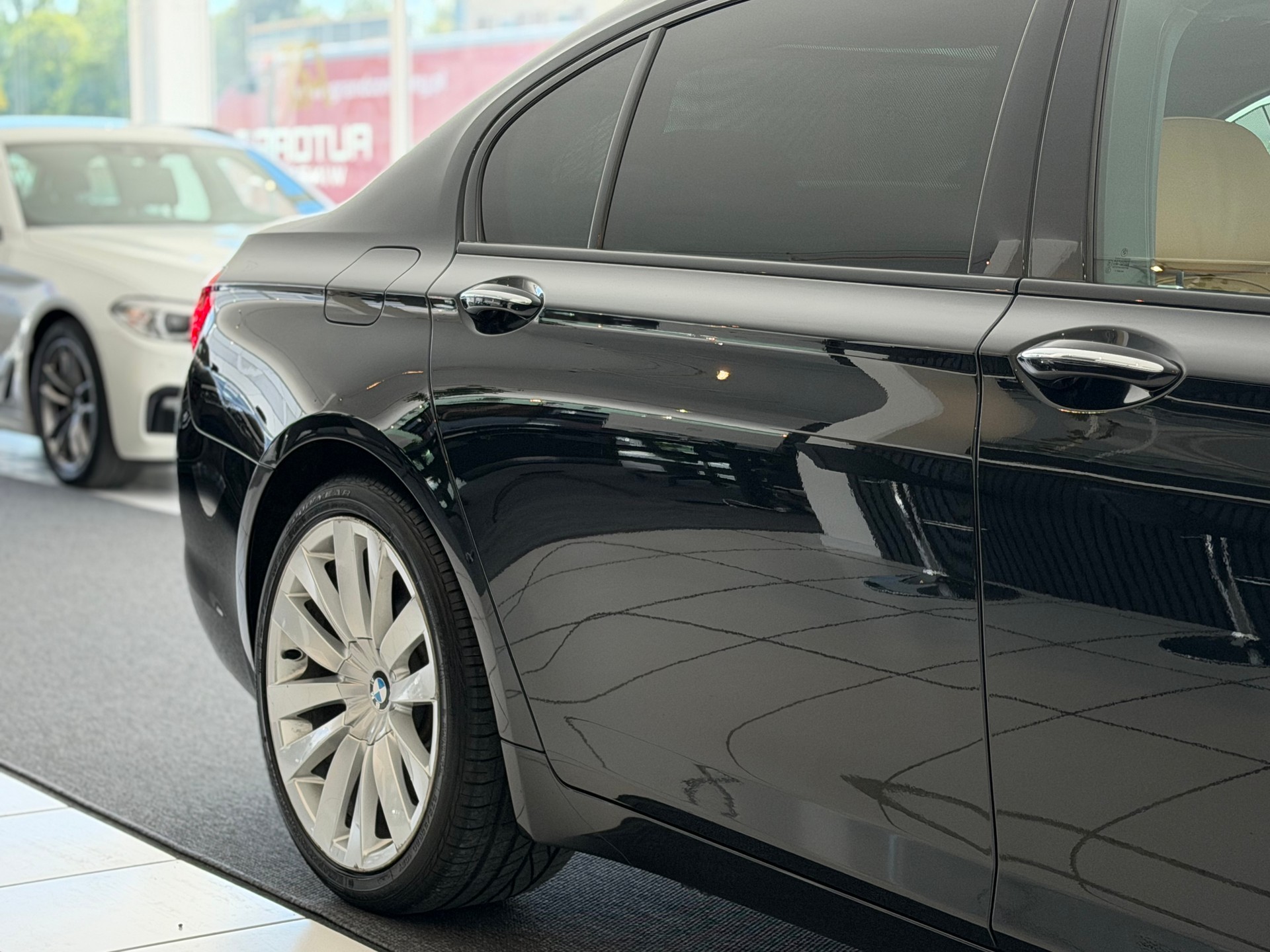 BMW 750Li xDrive individual **Vollausstattung**Frisch ab MFK**-image-5