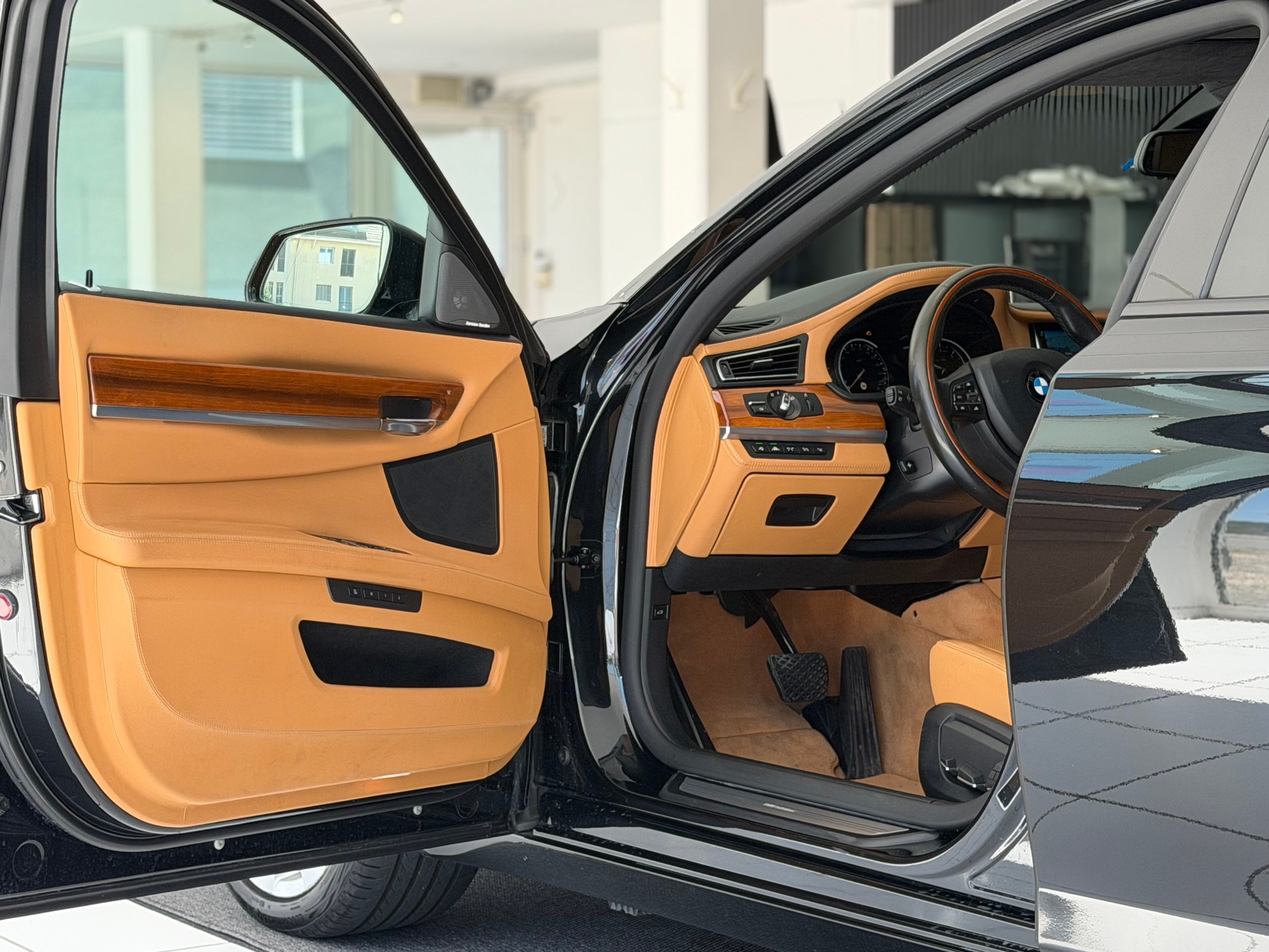 BMW 750Li xDrive individual **Vollausstattung**Frisch ab MFK**-image-10