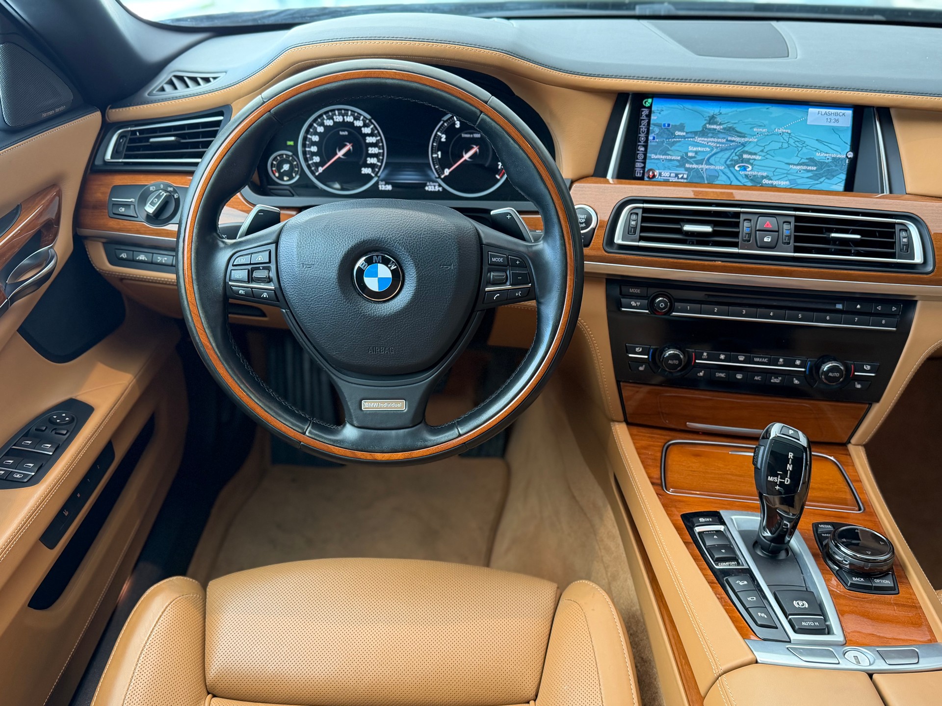 BMW 750Li xDrive individual **Vollausstattung**Frisch ab MFK**-image-14