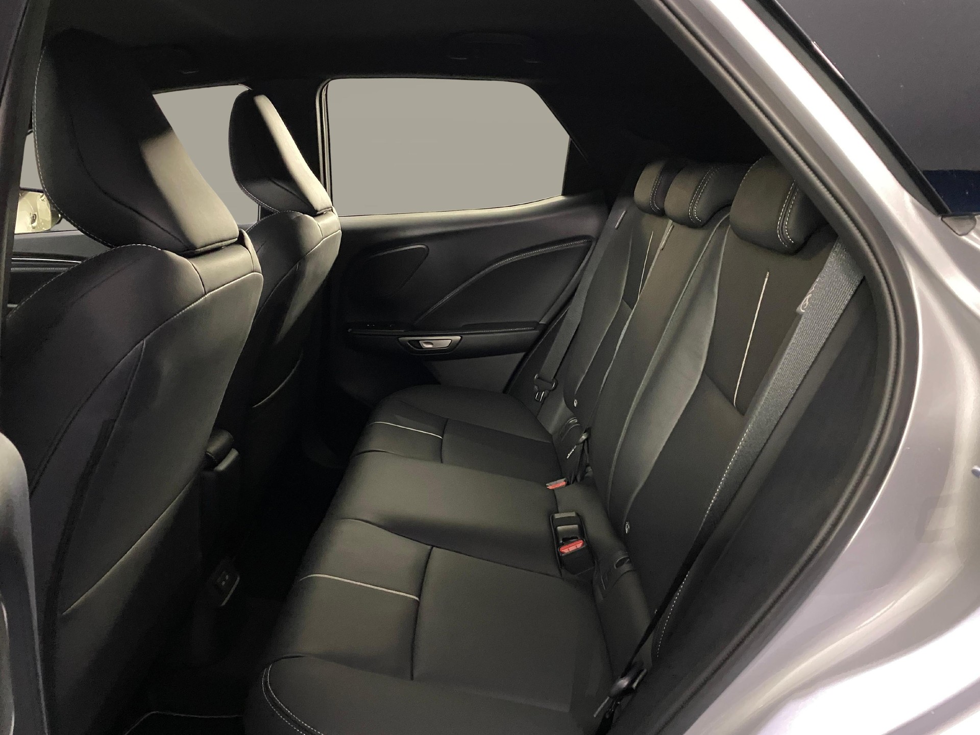 LEXUS LBX 1.5 Hybrid Relax AWD-image-10