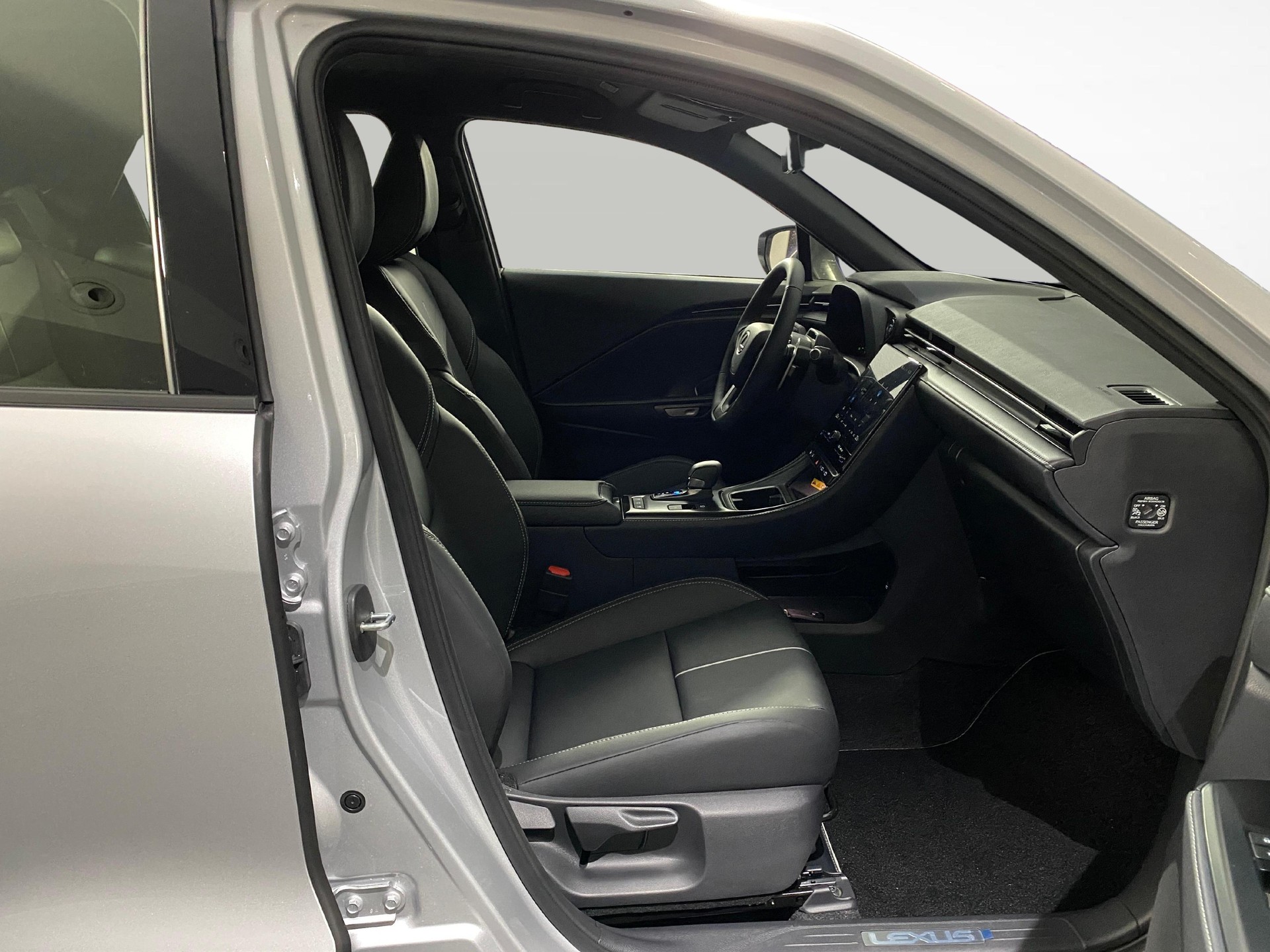 LEXUS LBX 1.5 Hybrid Relax AWD-image-9