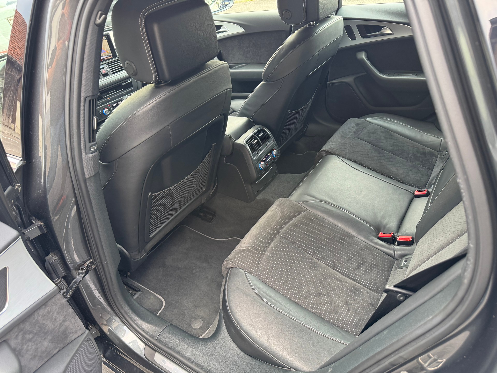 AUDI A6 Avant 3.0 TDI V6 quattro S-tronic-image-11