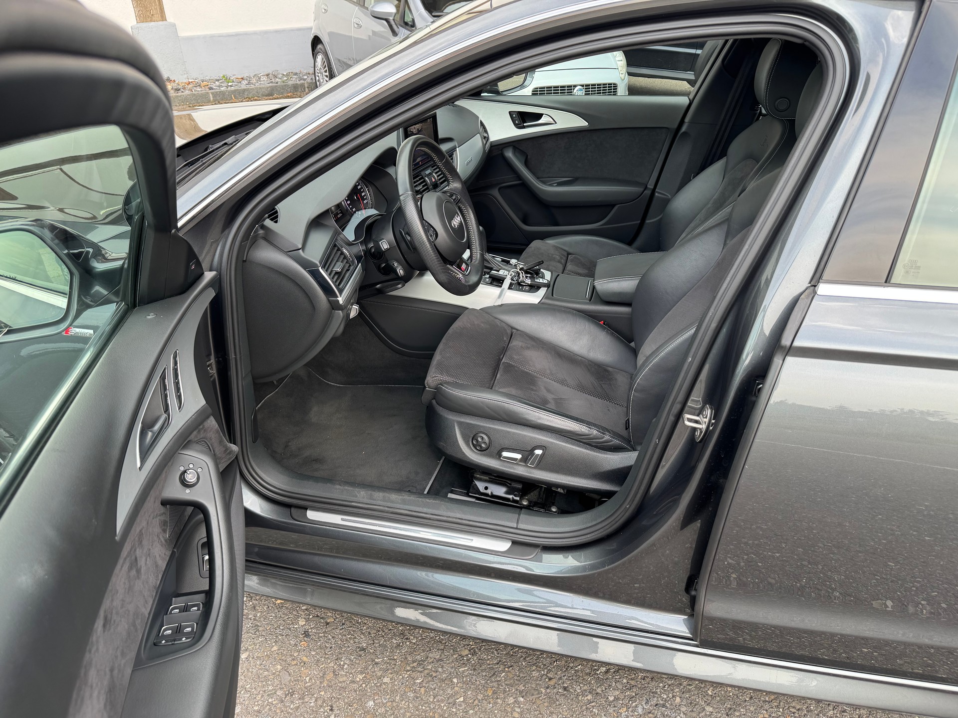 AUDI A6 Avant 3.0 TDI V6 quattro S-tronic-image-12
