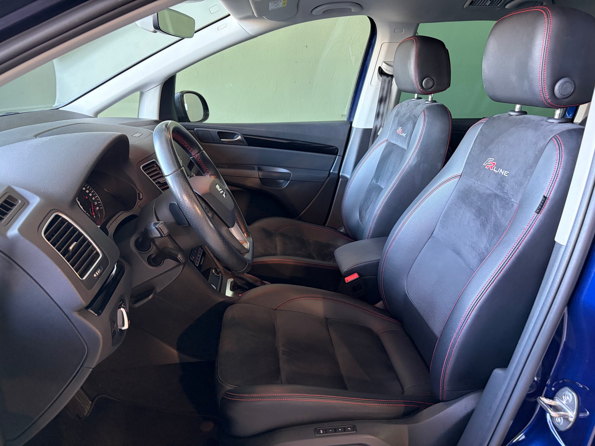 SEAT Alhambra 2.0 TDI FR Line 4Drive *7Plätzer*Anhängerkupplung*Ab MFK*2 Kindersitze integriert*-image-4