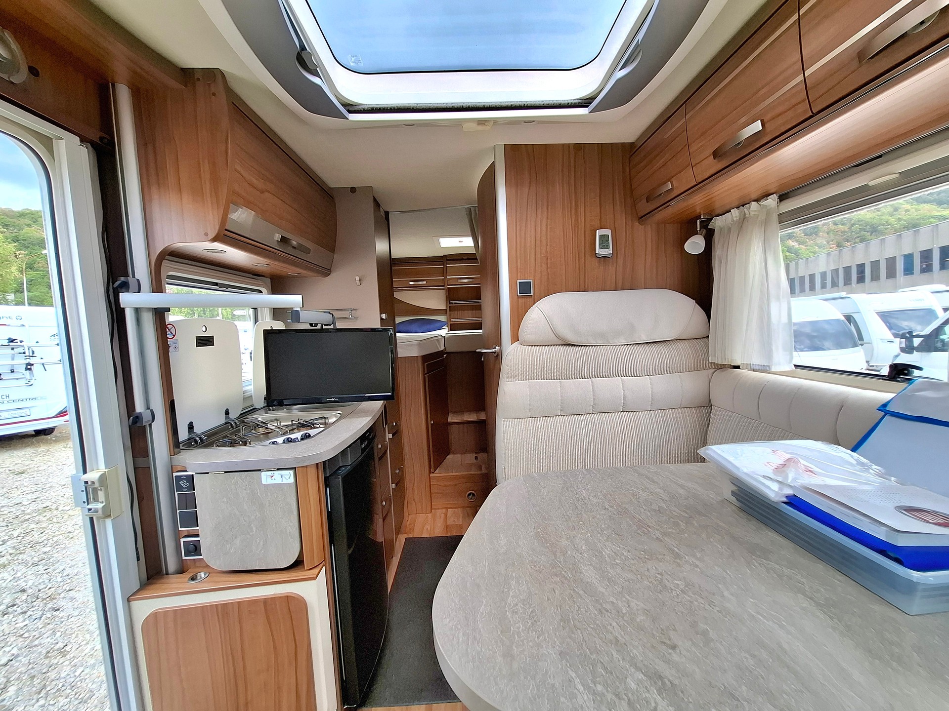 HYMER EXIS t474 - idealer Reisewagen mit Längsbett-image-9