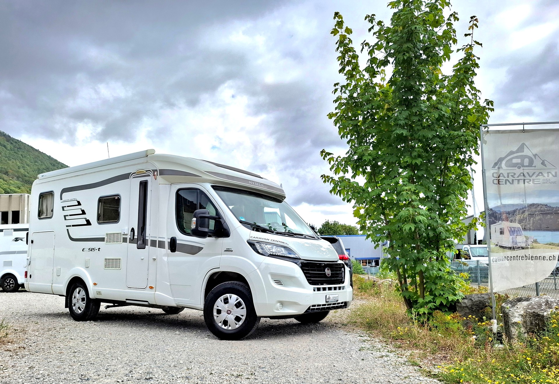 HYMER EXIS t474 - idealer Reisewagen mit Längsbett