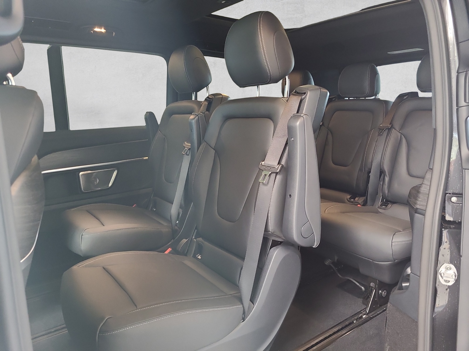 MERCEDES-BENZ V 300 d lang 4Matic Swiss Edition 9G-Tronic-image-10
