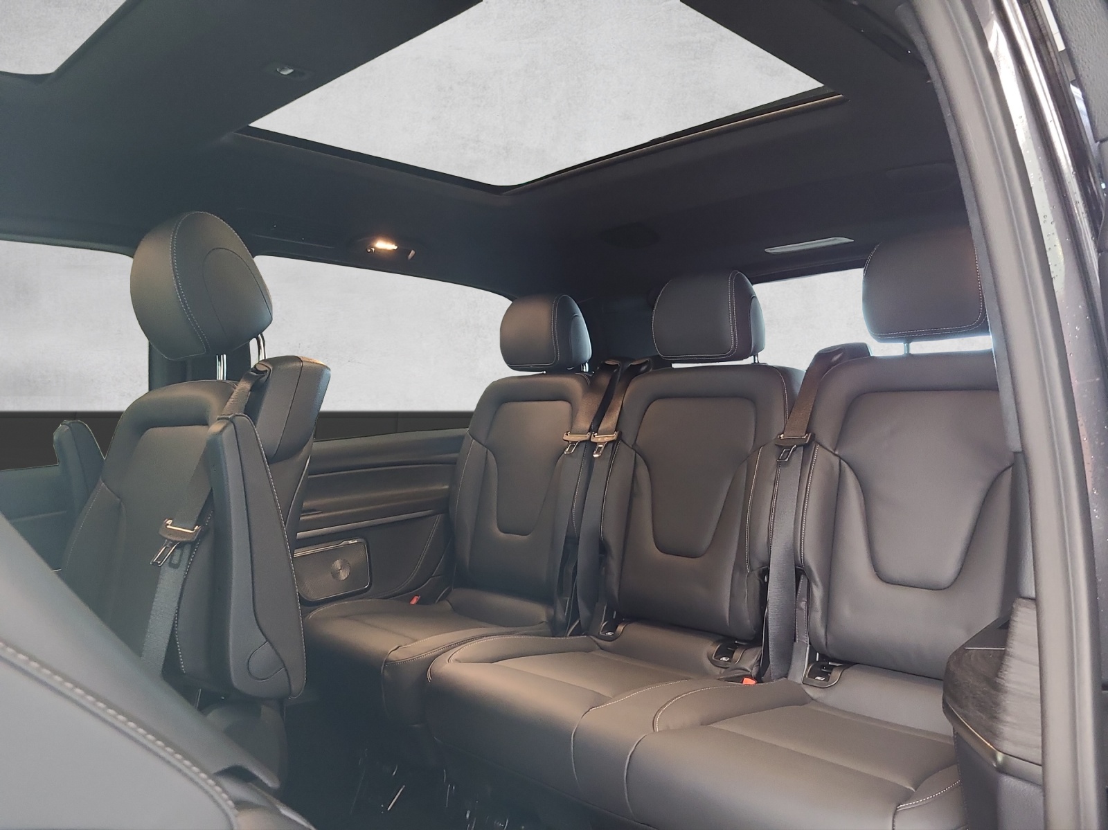 MERCEDES-BENZ V 300 d lang 4Matic Swiss Edition 9G-Tronic-image-13