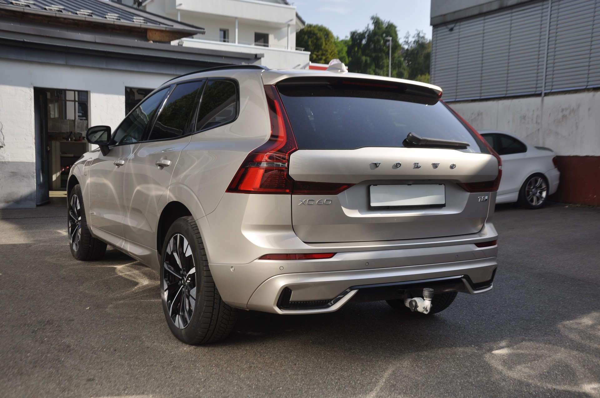 VOLVO XC60 T8 eAWD PluginHybrid Ultra Dark Geartronic I Anhängerkupplung-image-15