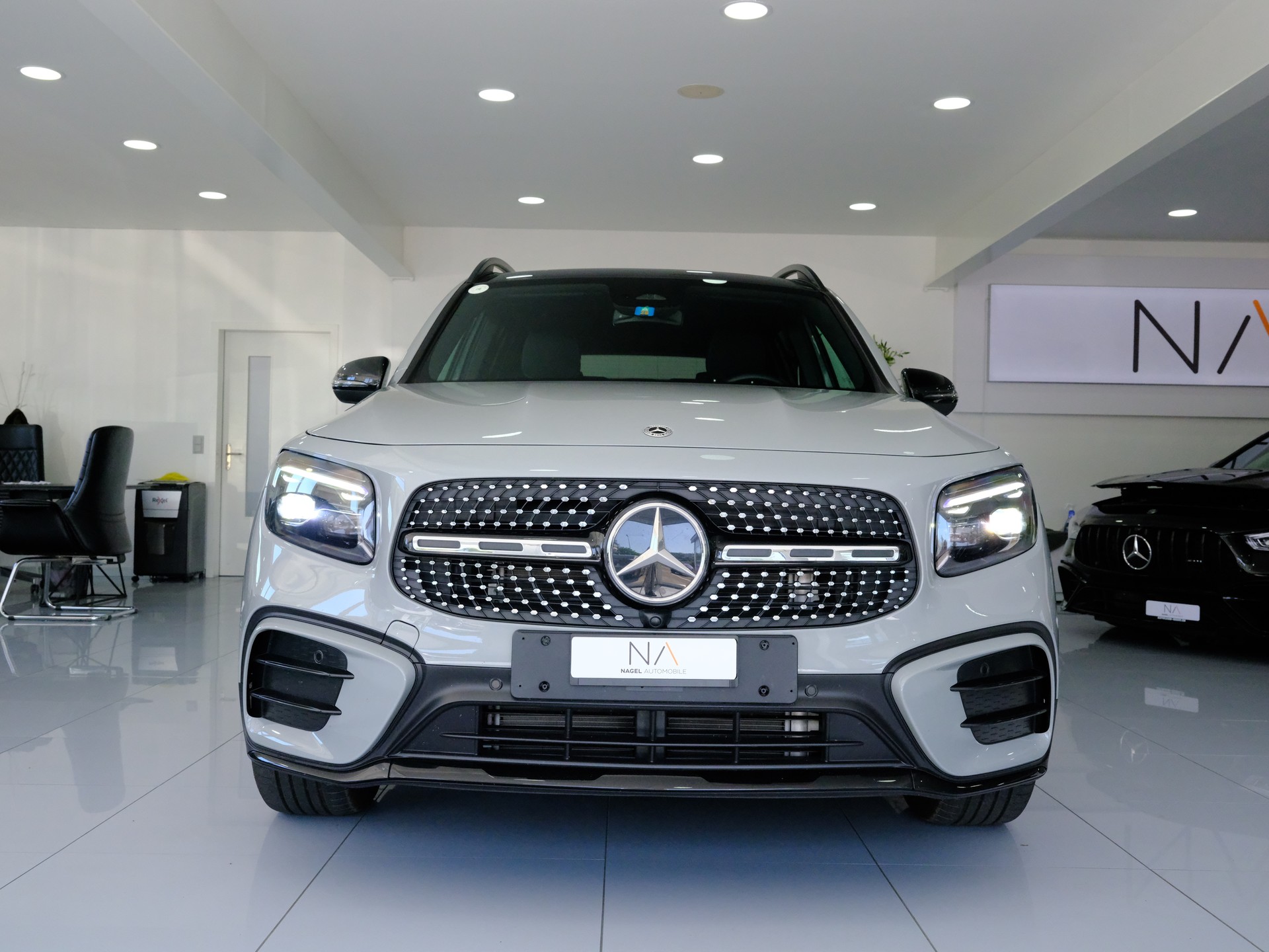 MERCEDES-BENZ GLB 220 d 4Matic 8G-Tronic-showroom-element-2
