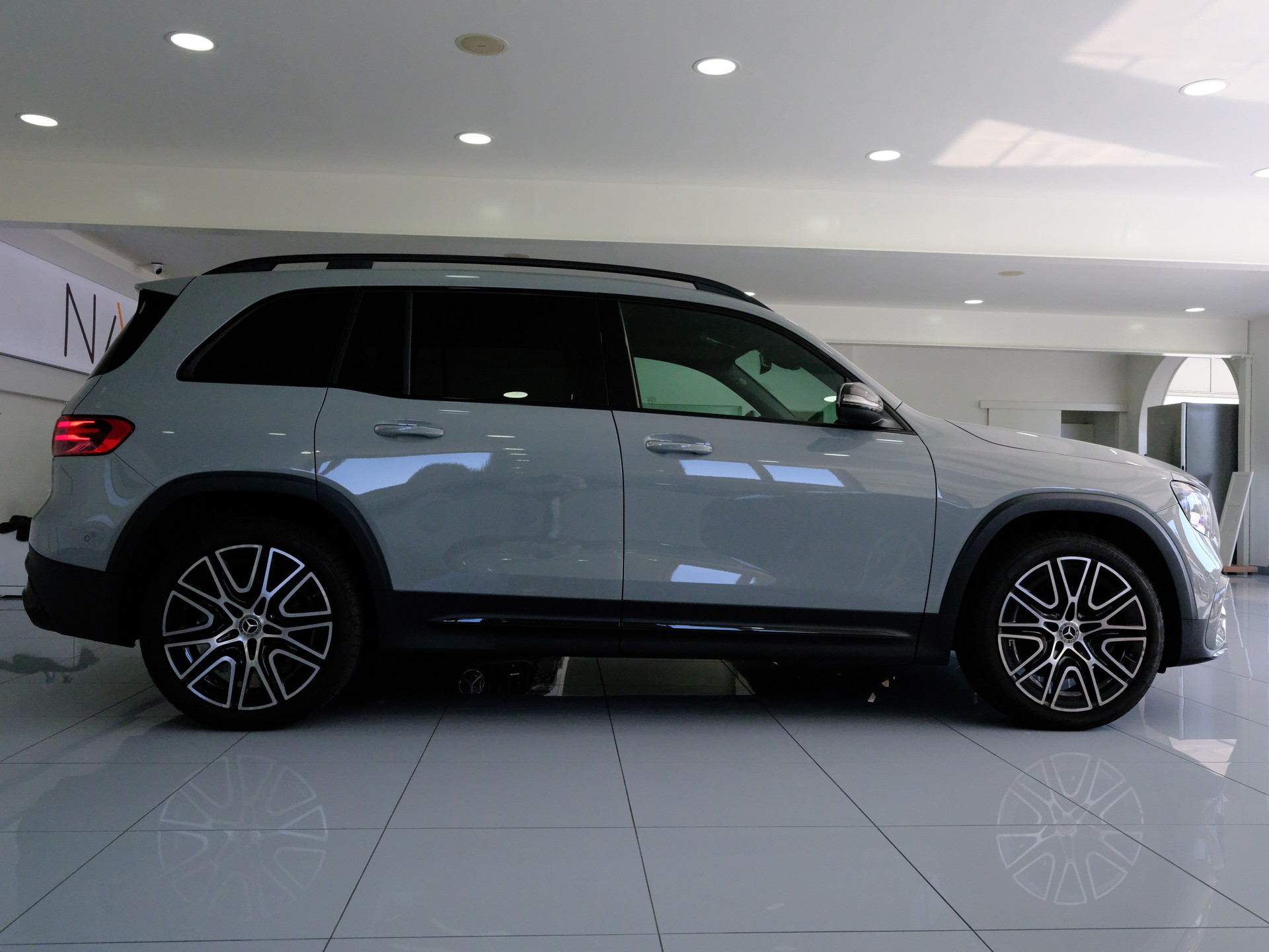 MERCEDES-BENZ GLB 220 d 4Matic 8G-Tronic-image-7