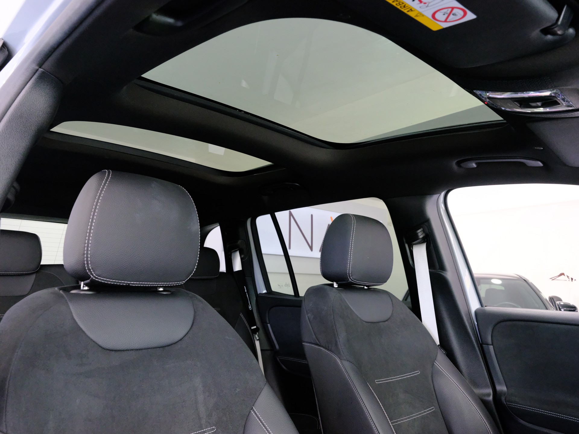 MERCEDES-BENZ GLB 220 d 4Matic 8G-Tronic-image-16