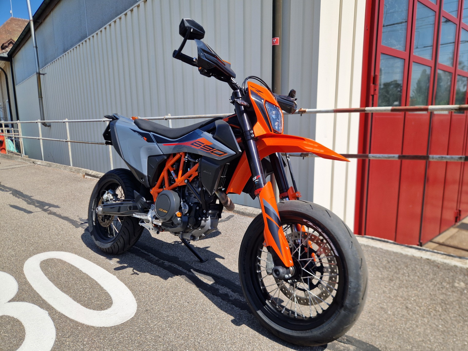 KTM 690 SMC R ABS (35 kW)-image-1