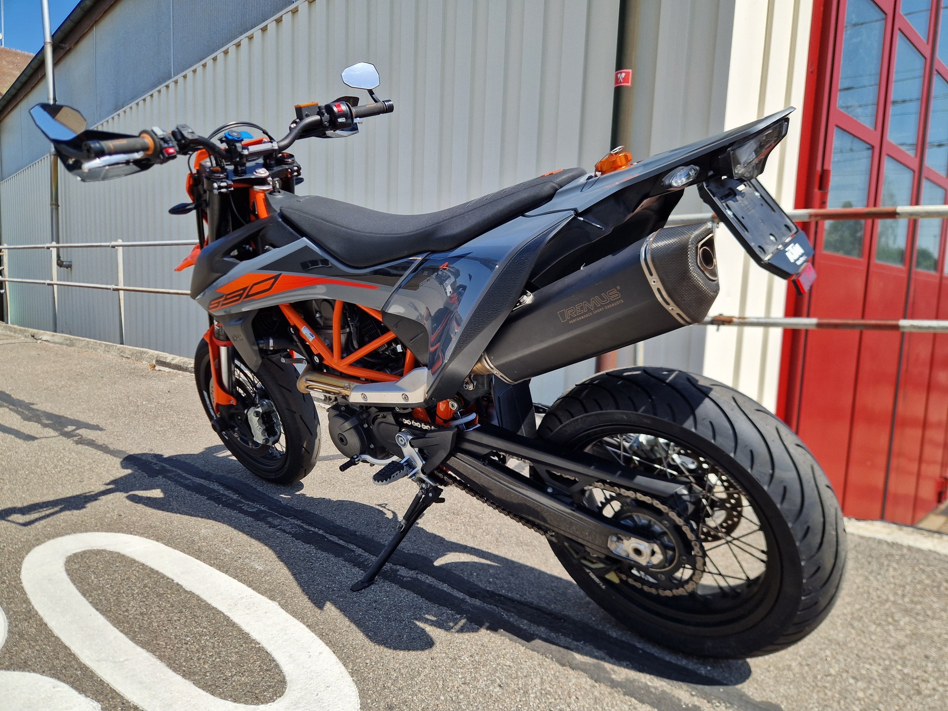 KTM 690 SMC R ABS (35 kW)-image-3