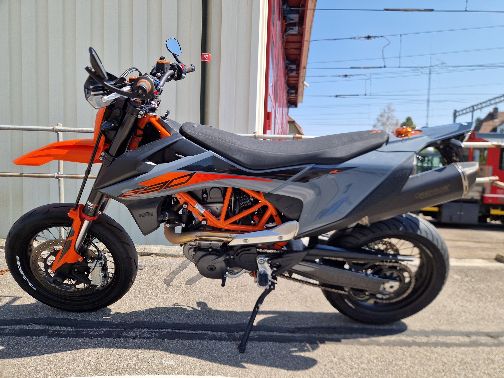KTM 690 SMC R ABS (35 kW)-image-5