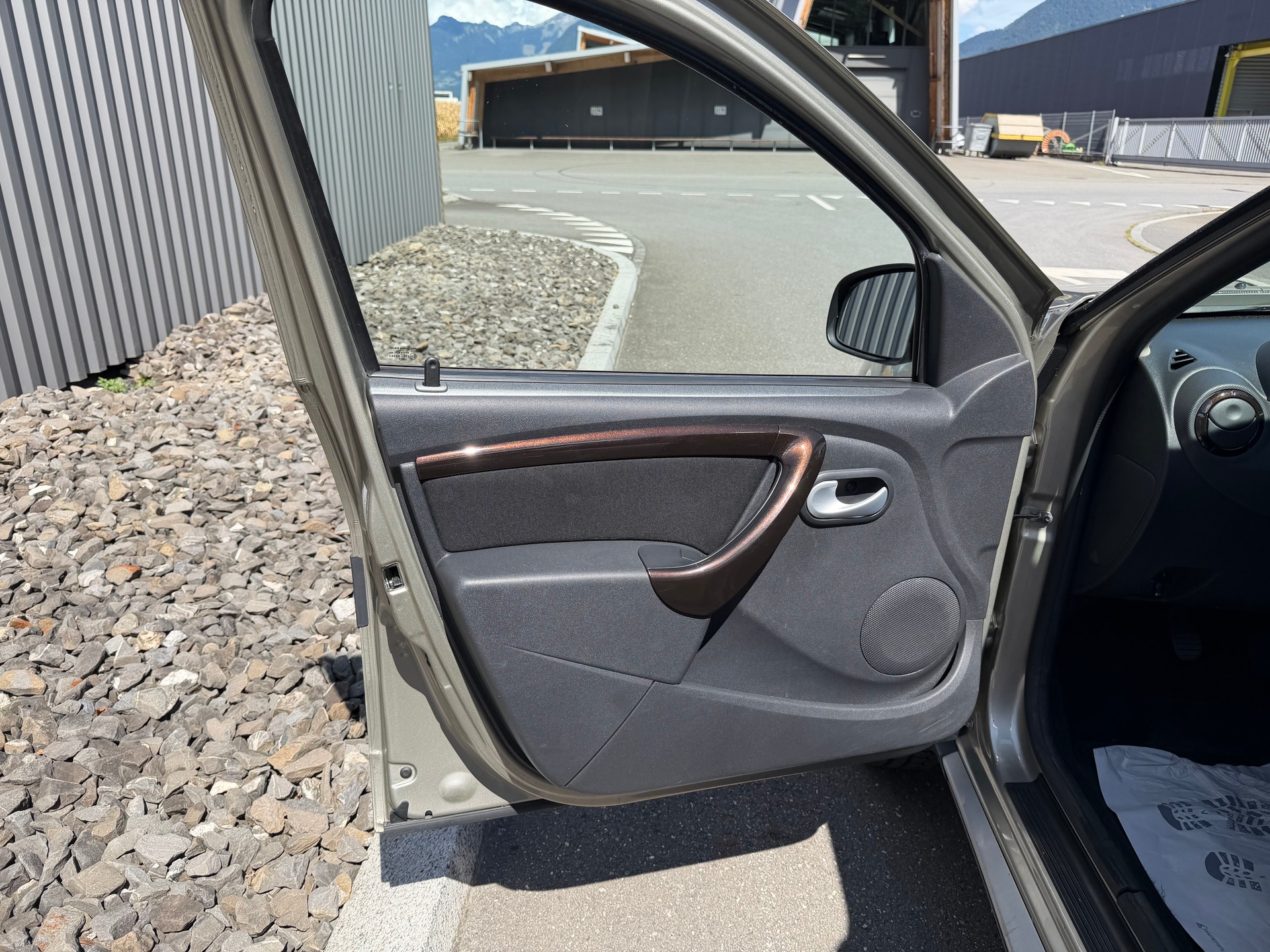 DACIA Duster 1.6 Ambiance 4x4-image-20