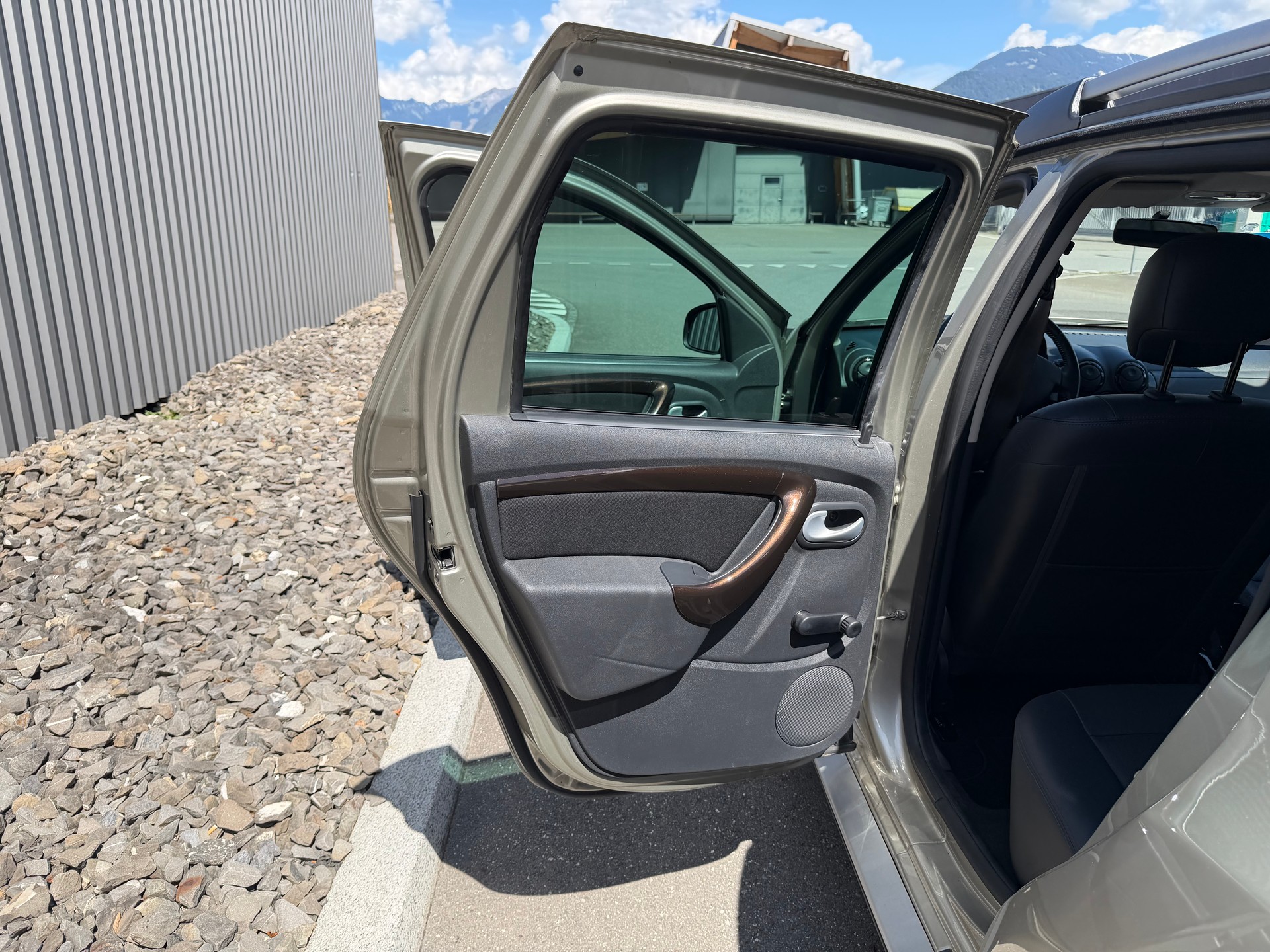 DACIA Duster 1.6 Ambiance 4x4-image-36
