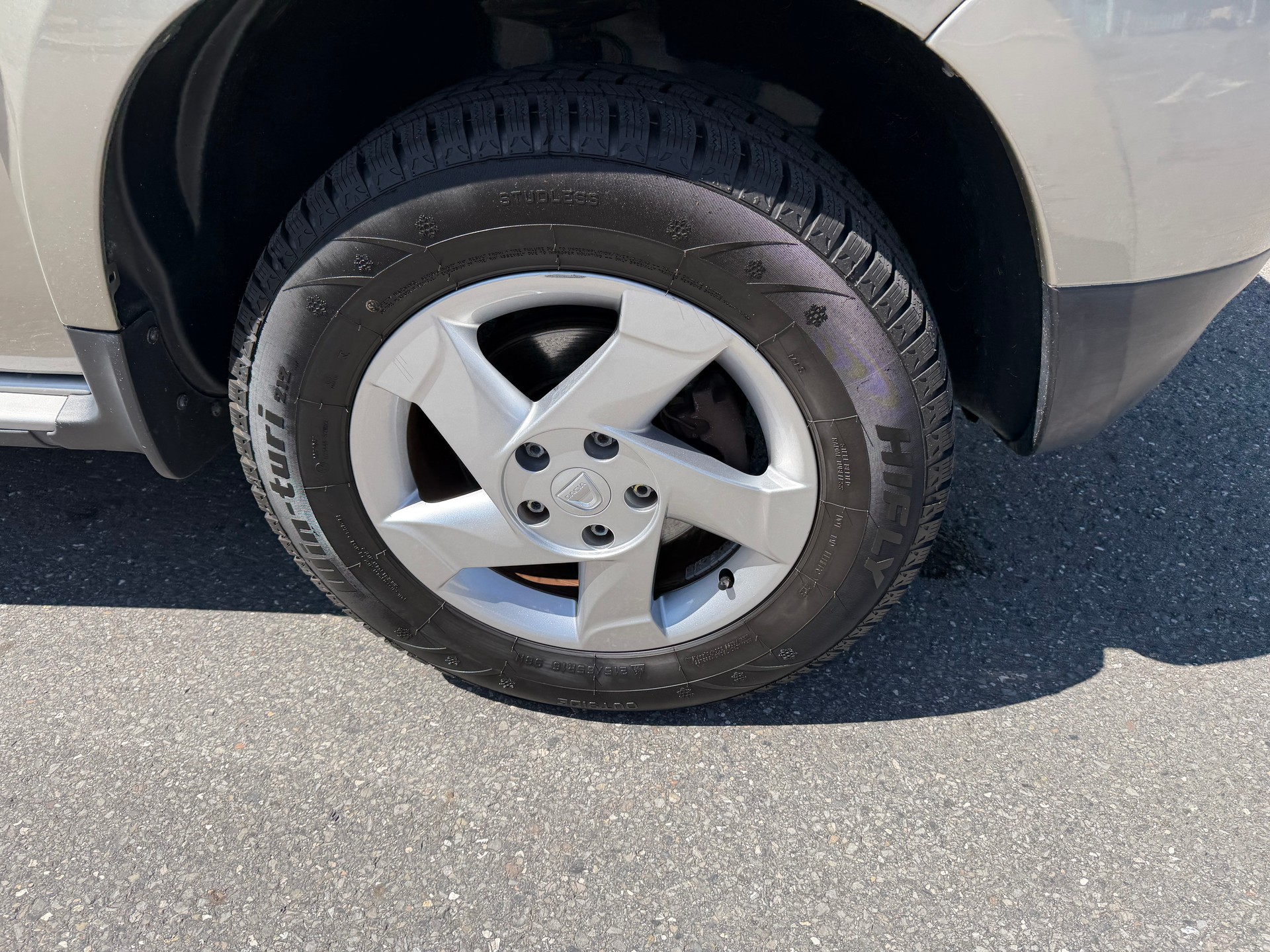 DACIA Duster 1.6 Ambiance 4x4-image-9