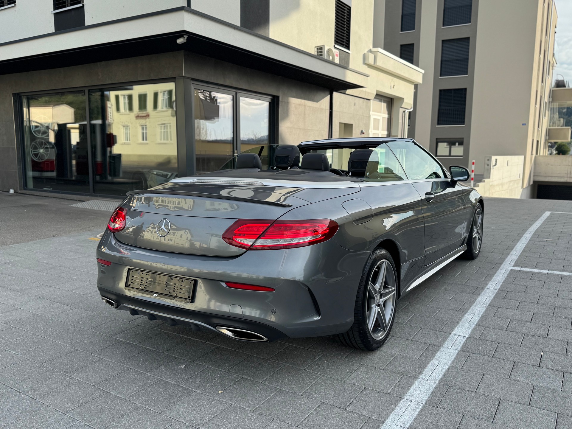 MERCEDES-BENZ C 180 Cabriolet AMG Line 9G-Tronig-image-4