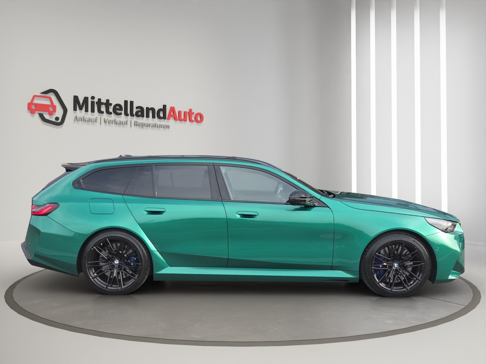 BMW M5 xDrive Touring-showroom-element-3