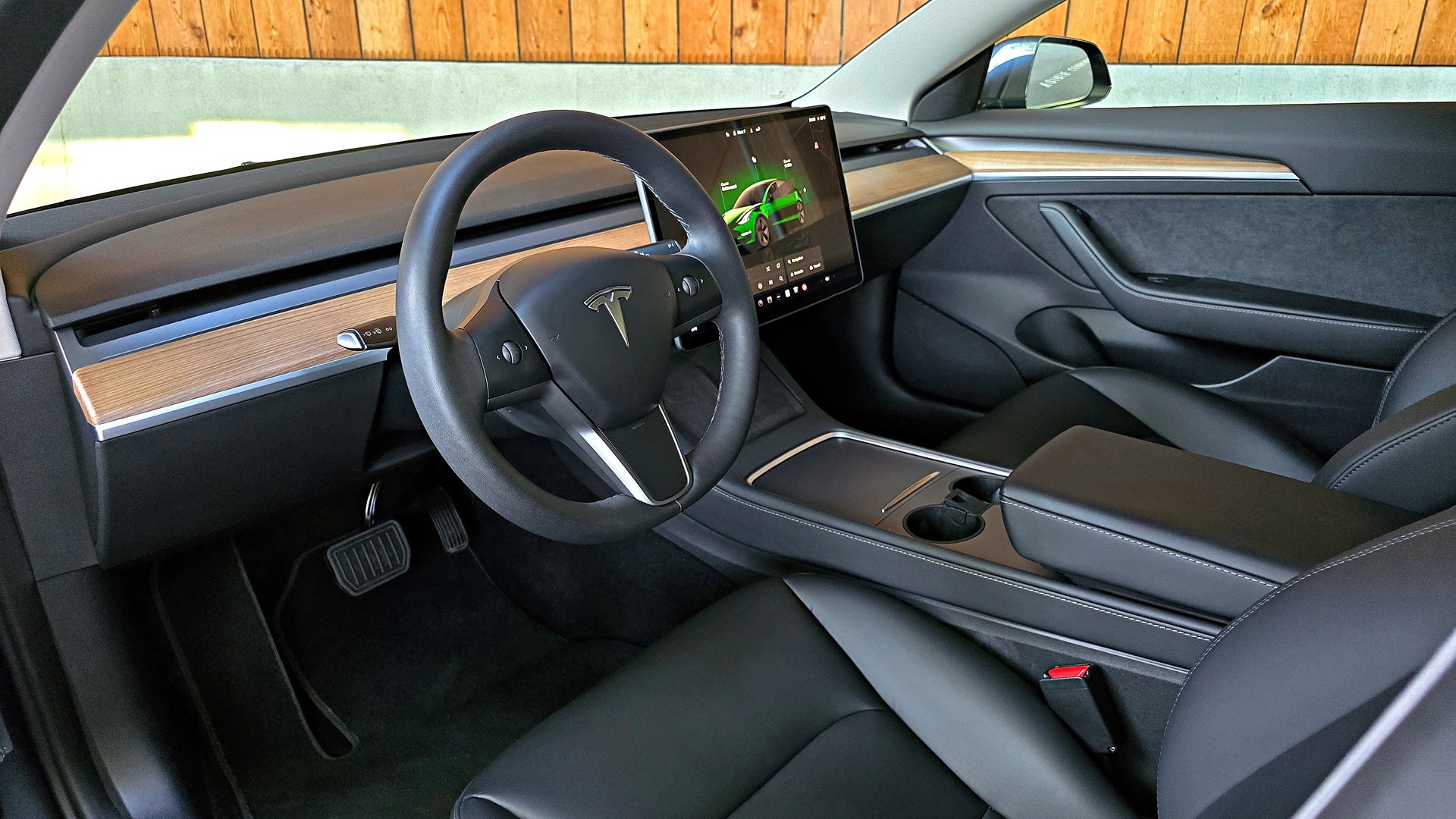 TESLA Standard Range Plus RWD-image-6