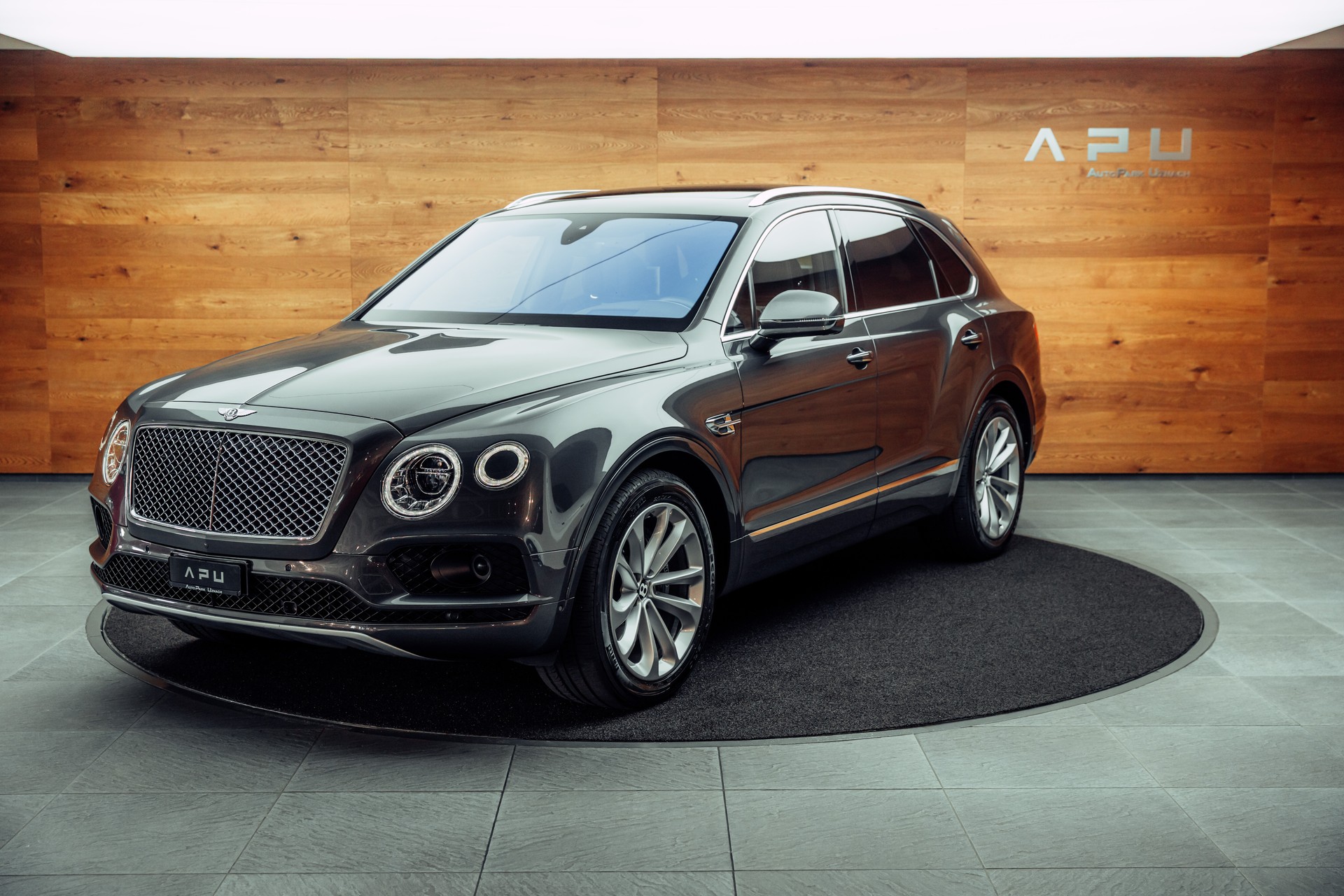 BENTLEY Bentayga W12 Anthracite-showroom-element-3