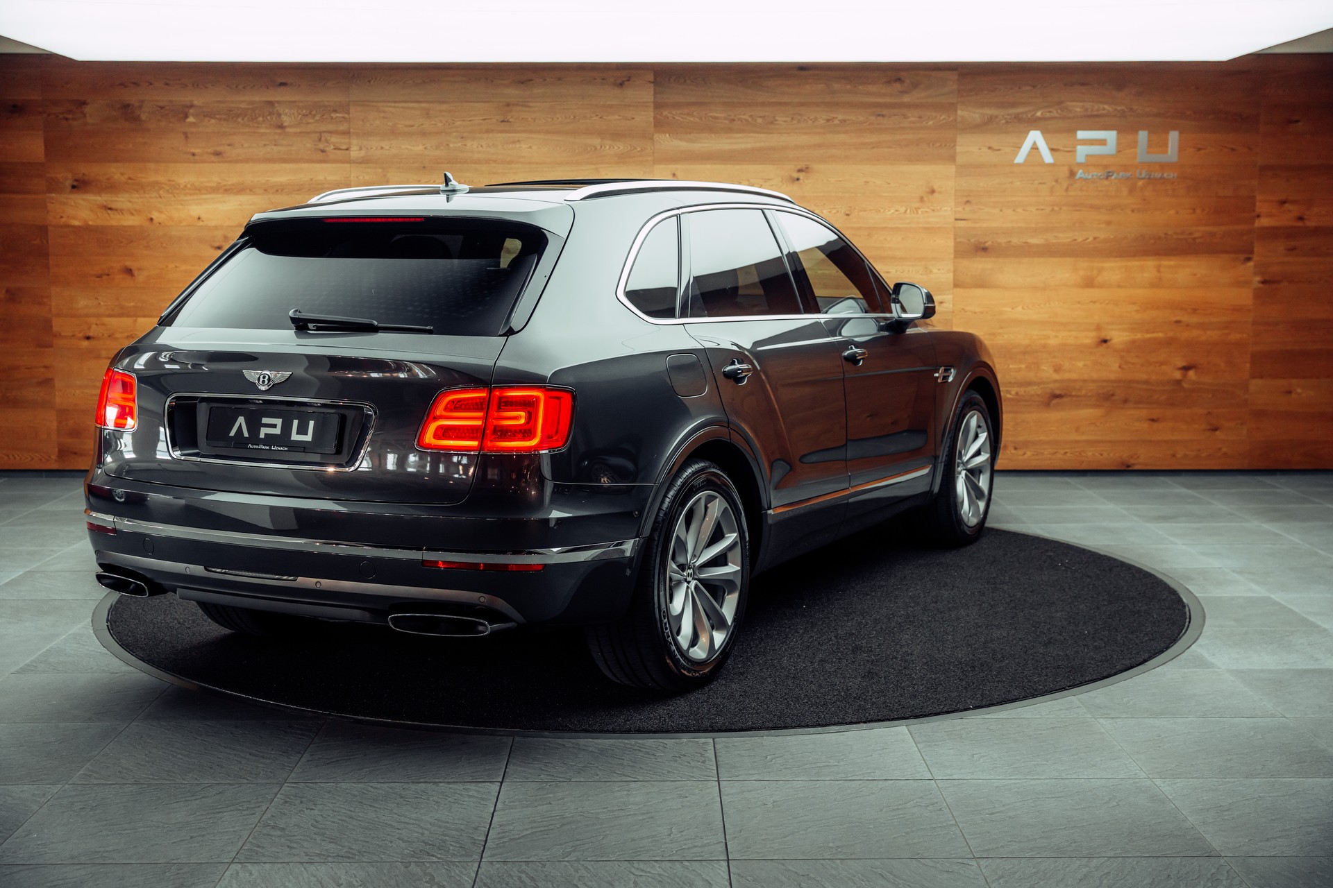 BENTLEY Bentayga W12 Anthracite-showroom-element-1