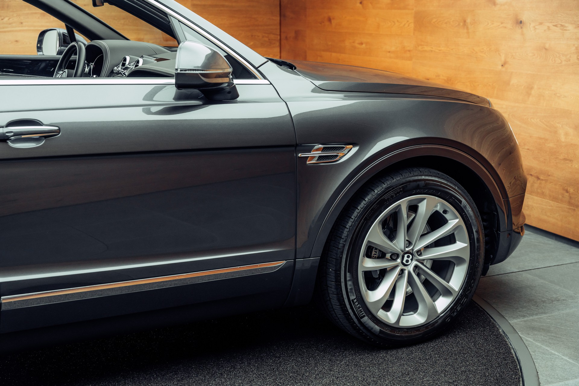 BENTLEY Bentayga W12 Anthracite-image-22
