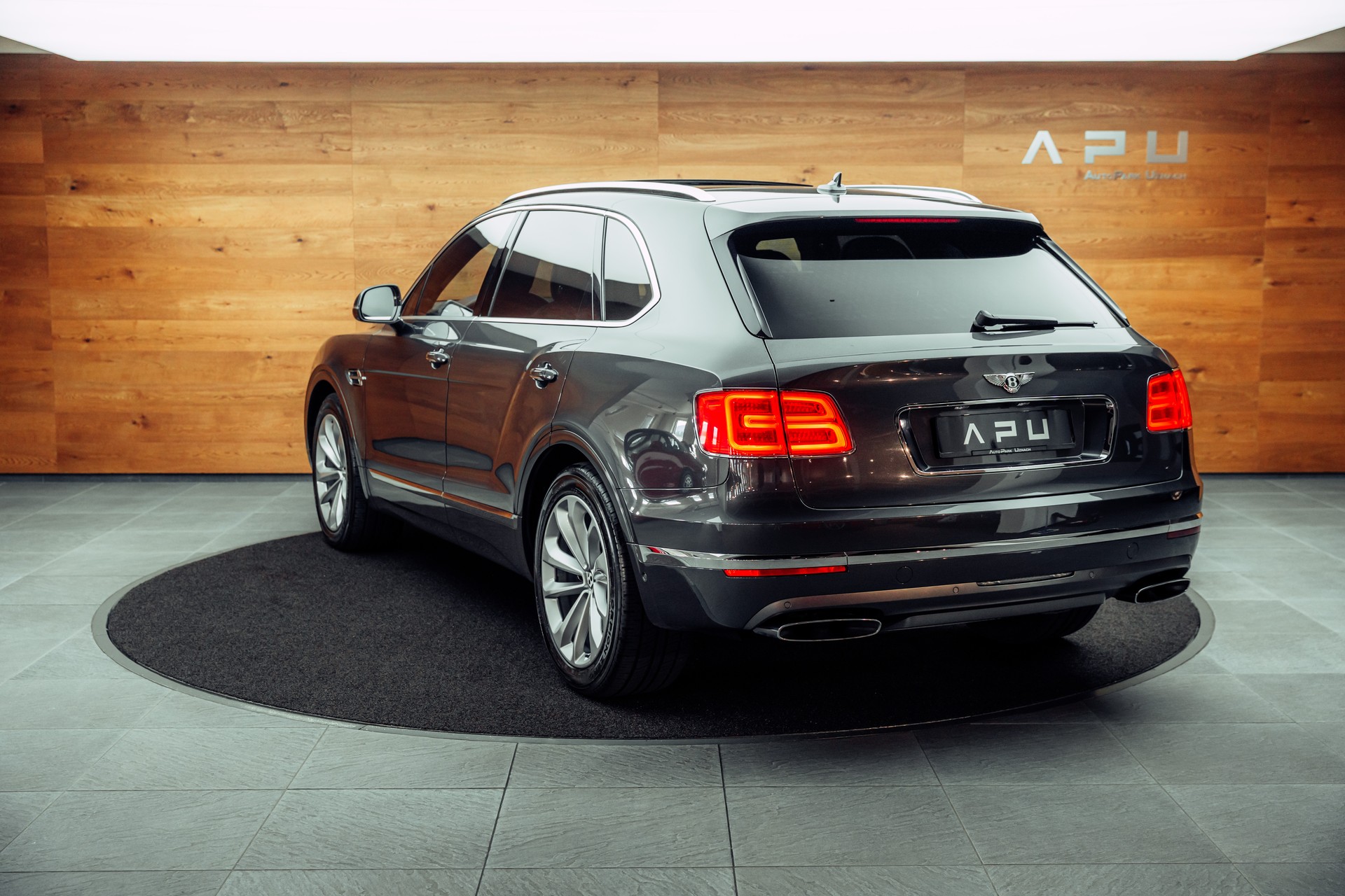 BENTLEY Bentayga W12 Anthracite-showroom-element-2