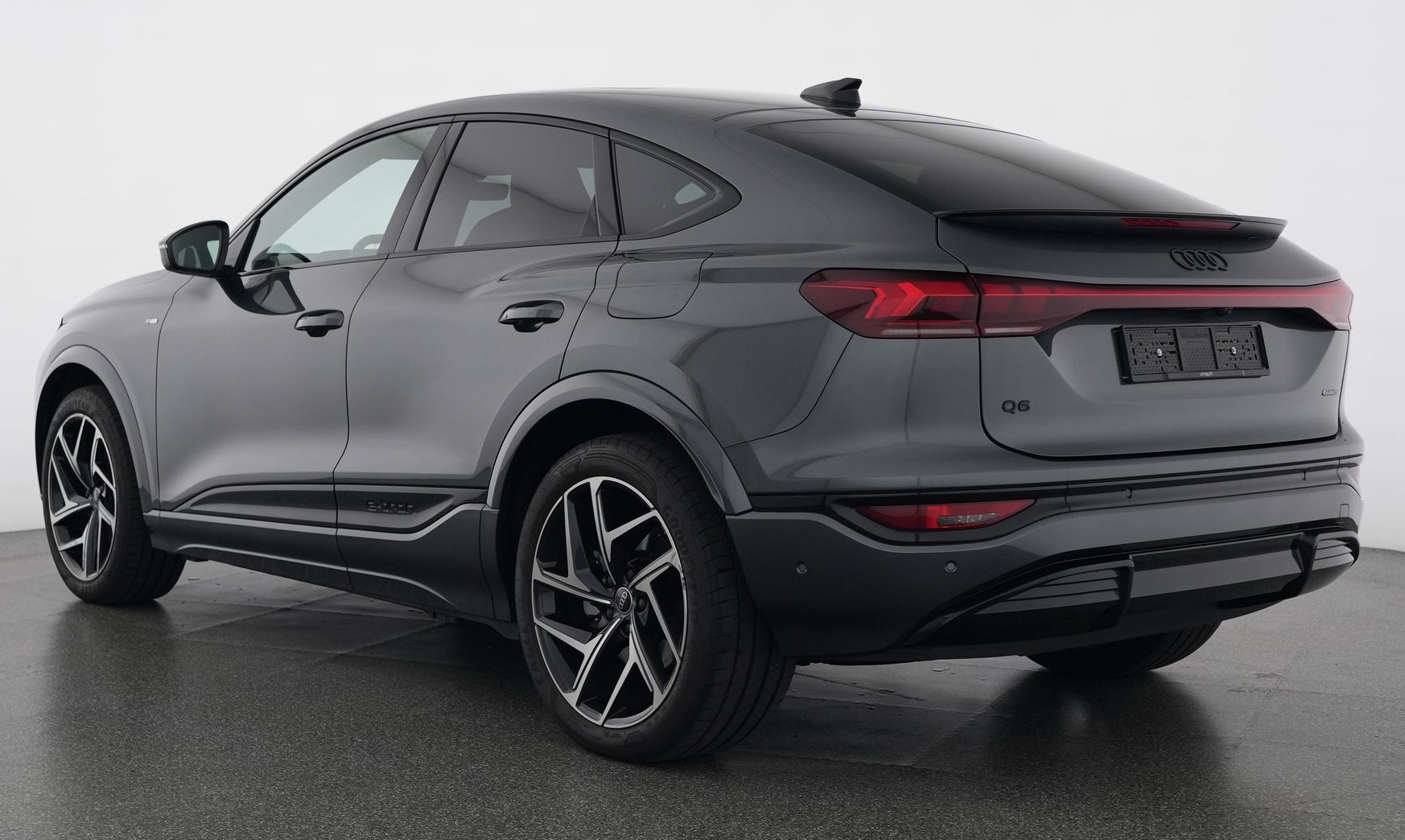 AUDI Q6 Sportback e-tron quattro S-Line Tech pro mit Anhängerkupplung-showroom-element-2