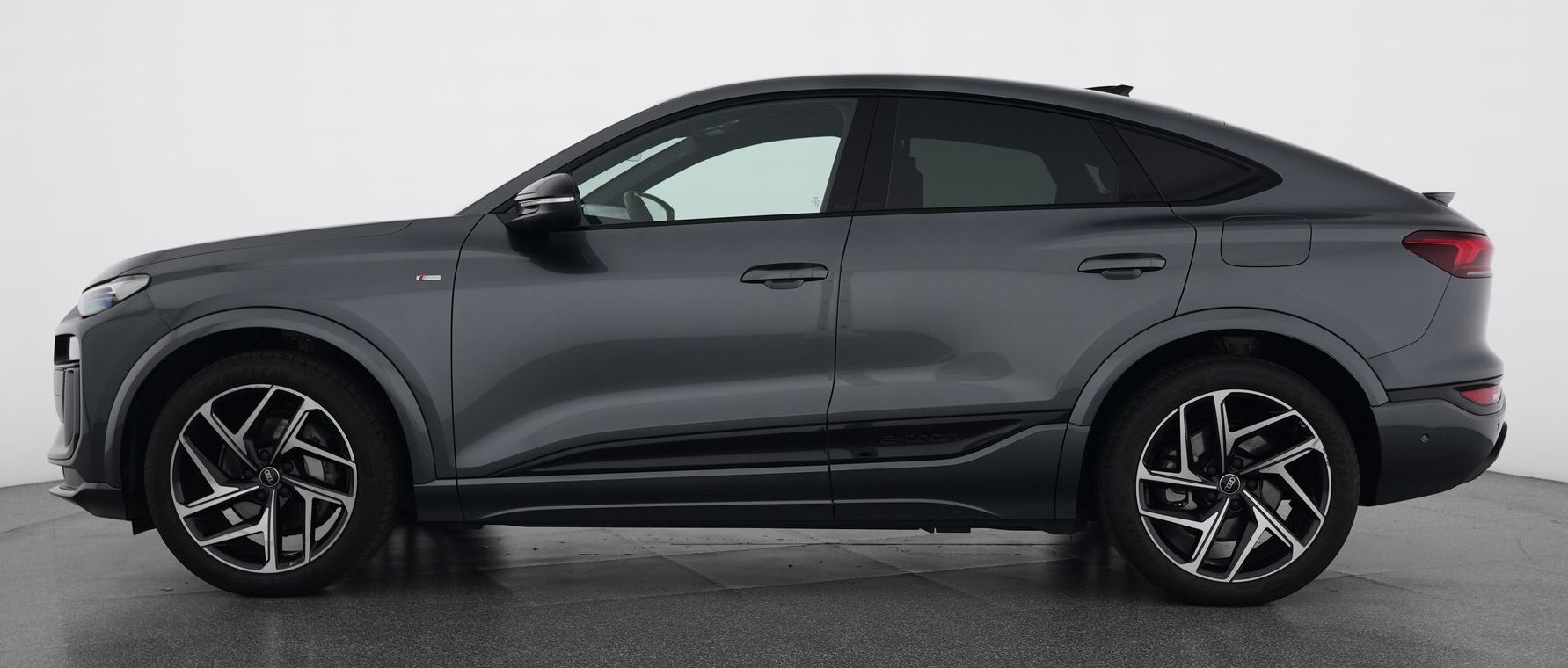 AUDI Q6 Sportback e-tron quattro S-Line Tech pro mit Anhängerkupplung-showroom-element-1
