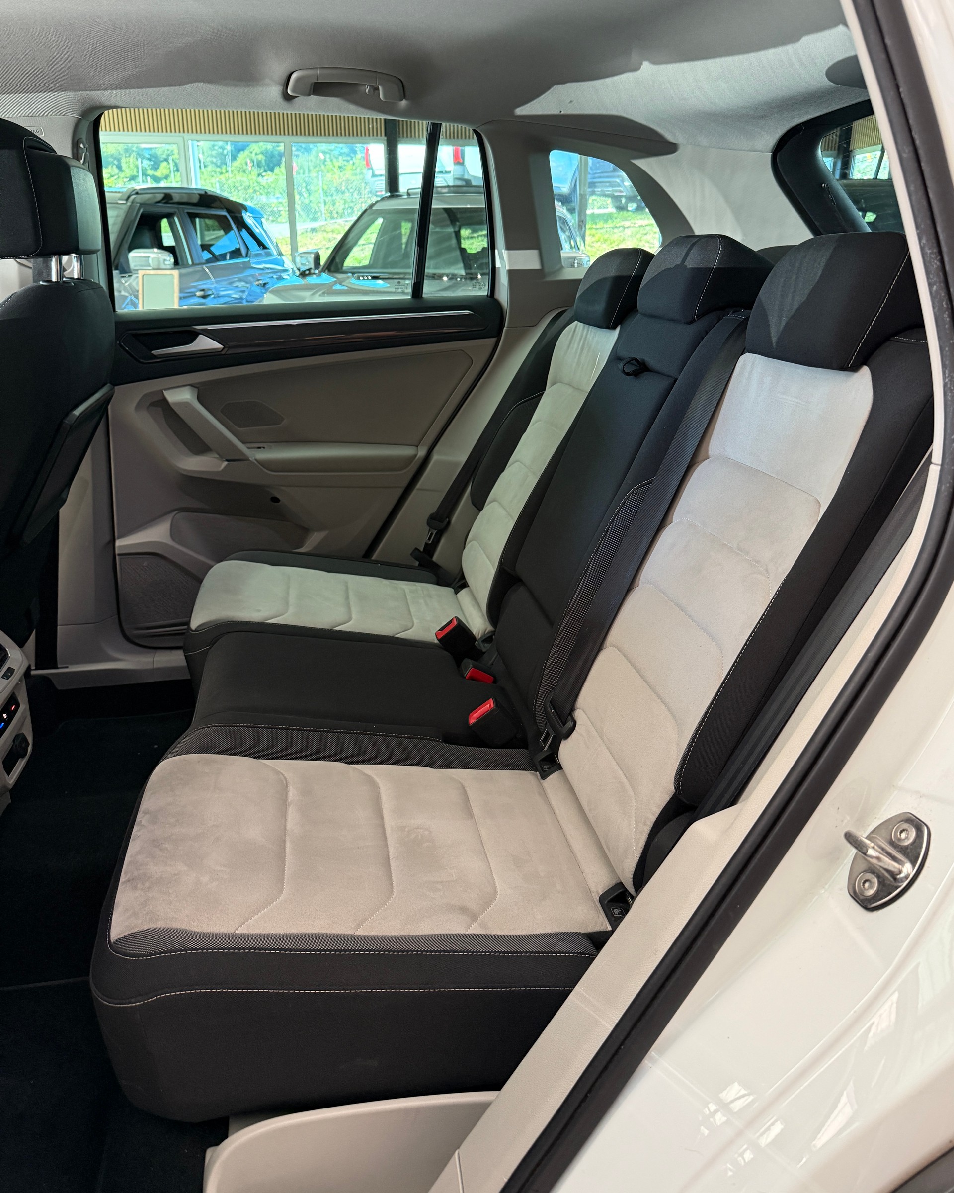 VW Tiguan 2.0TSI Highline 4Motion DSG R-Line-image-16