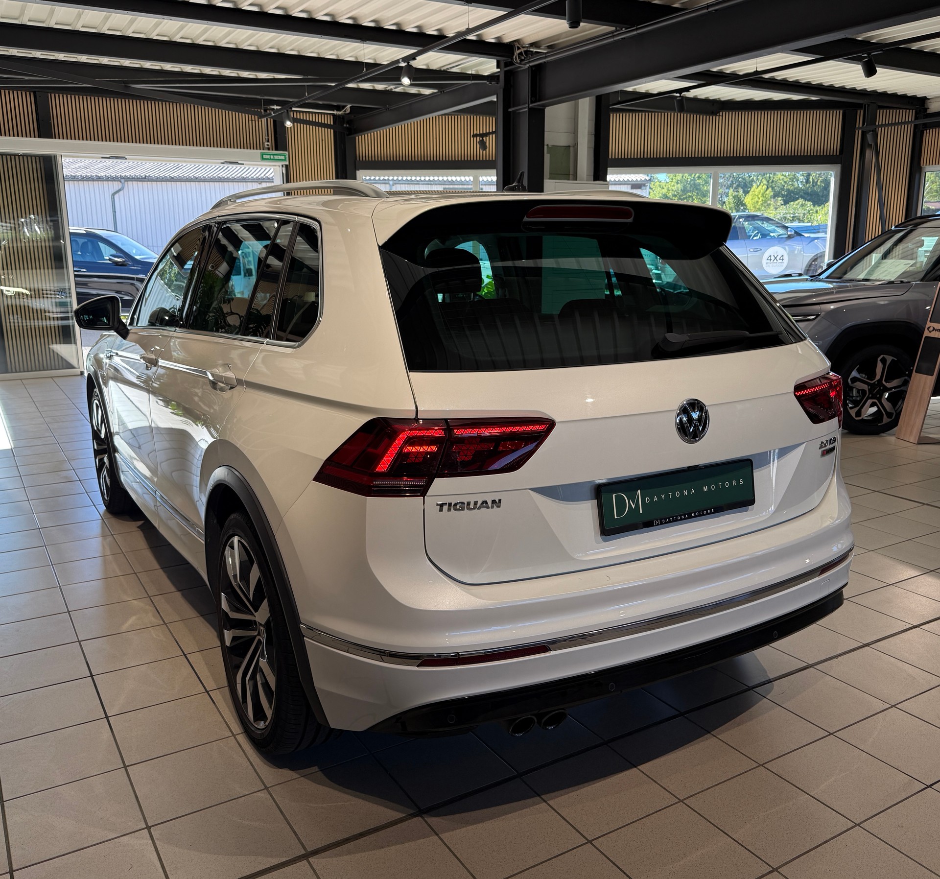 VW Tiguan 2.0TSI Highline 4Motion DSG R-Line-image-4