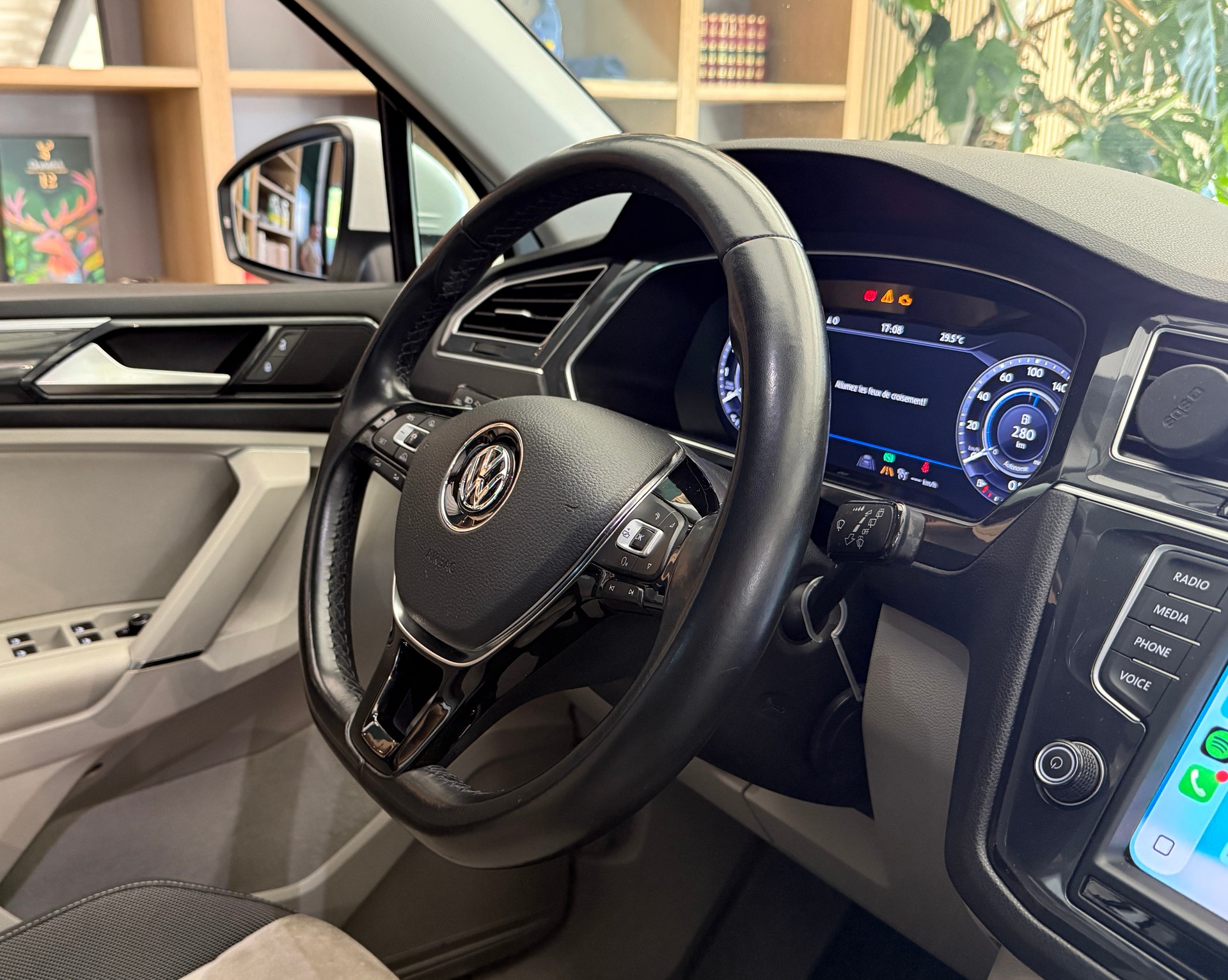 VW Tiguan 2.0TSI Highline 4Motion DSG R-Line-image-12