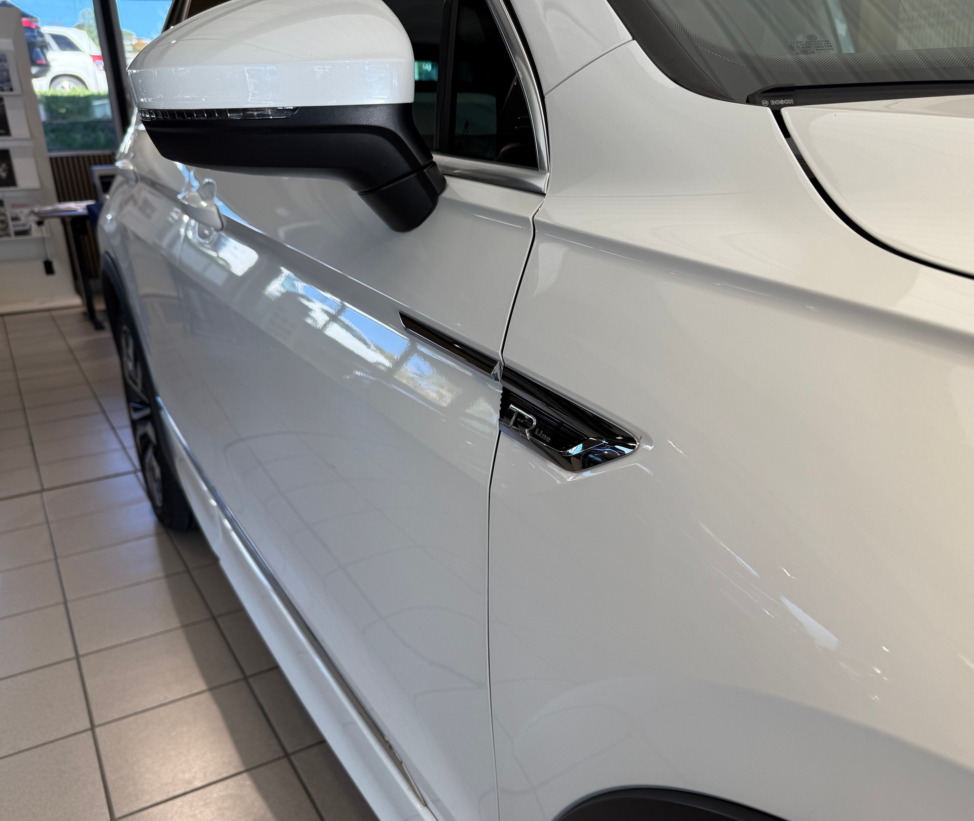 VW Tiguan 2.0TSI Highline 4Motion DSG R-Line-showroom-element-2