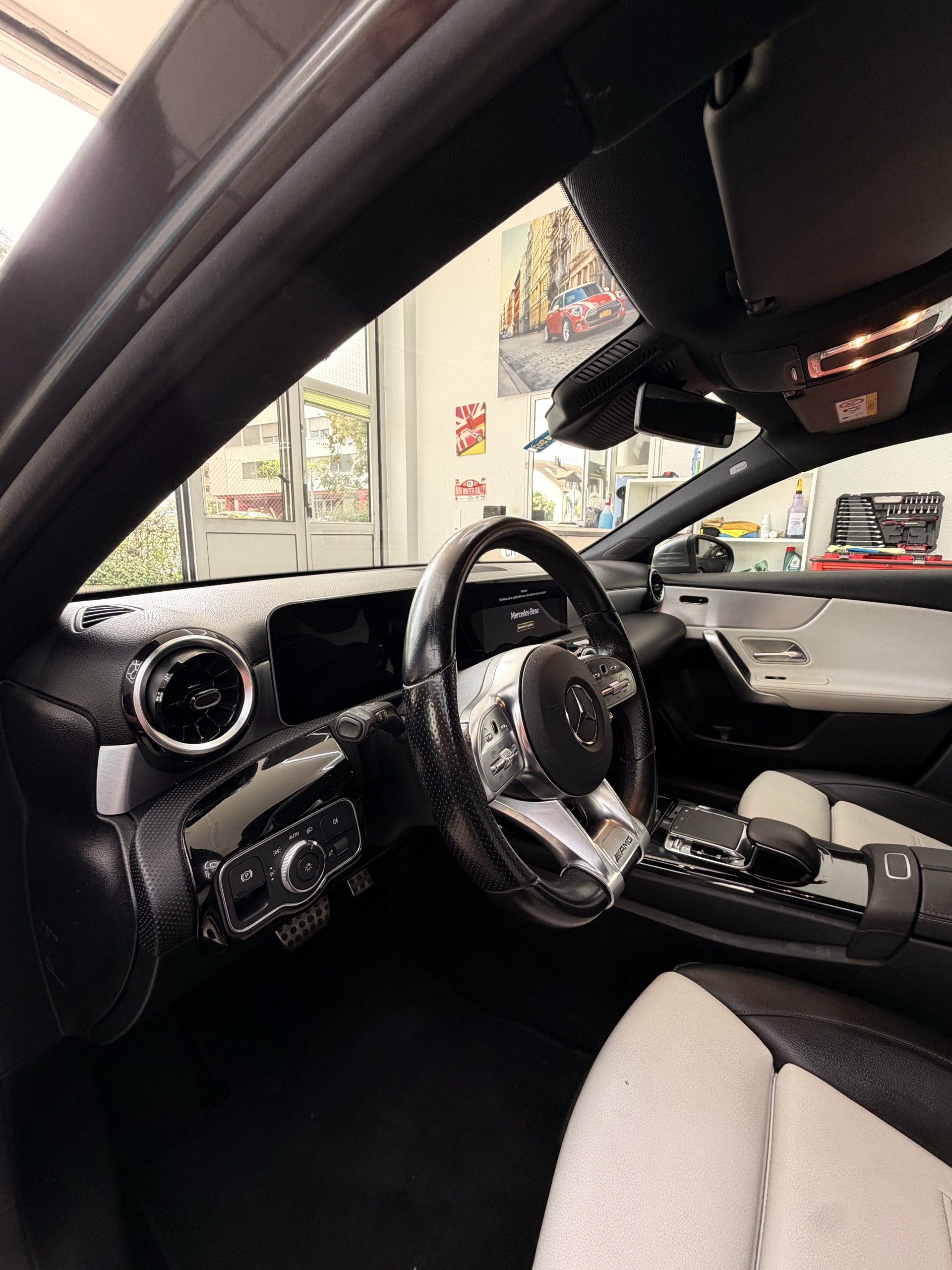 MERCEDES-BENZ A 250 AMG Line 7G-DCT-image-9